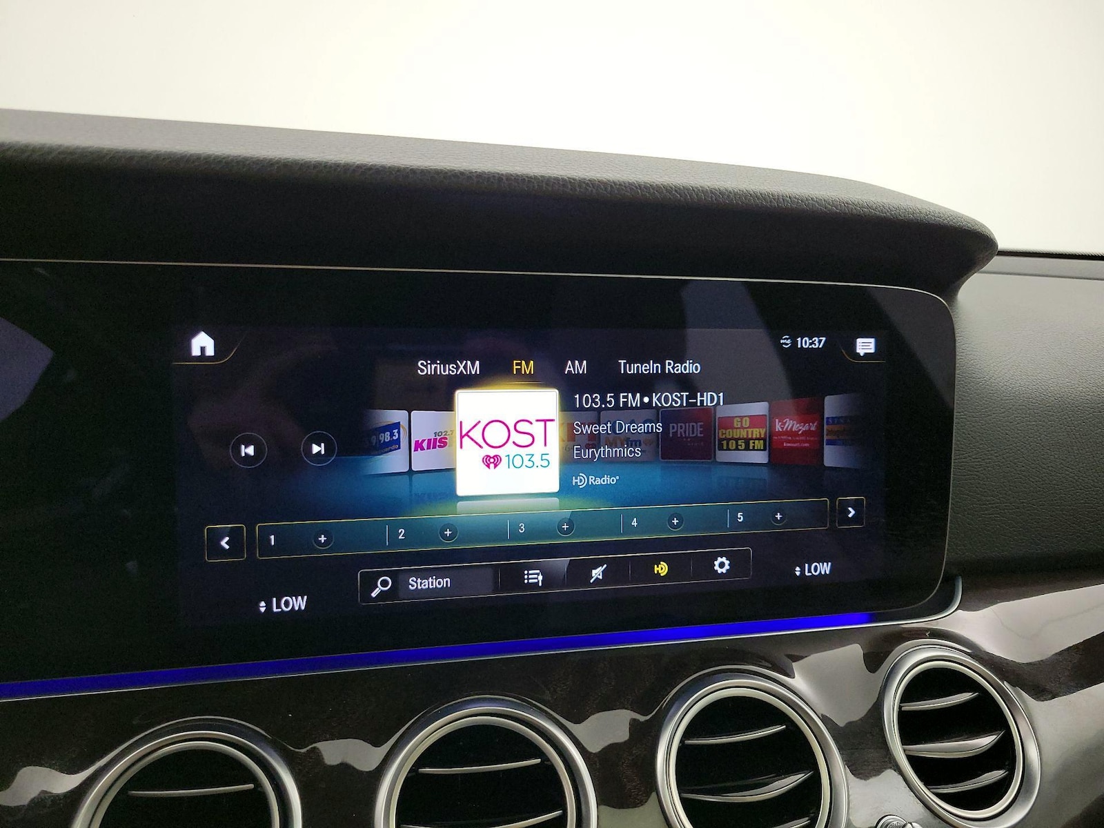 2022 Mercedes-Benz E-Class E350 - Photo 17