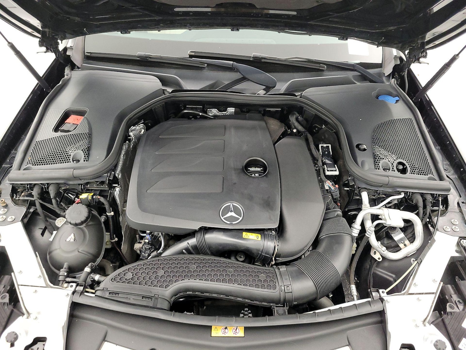 2022 Mercedes-Benz E-Class E350 - Photo 23