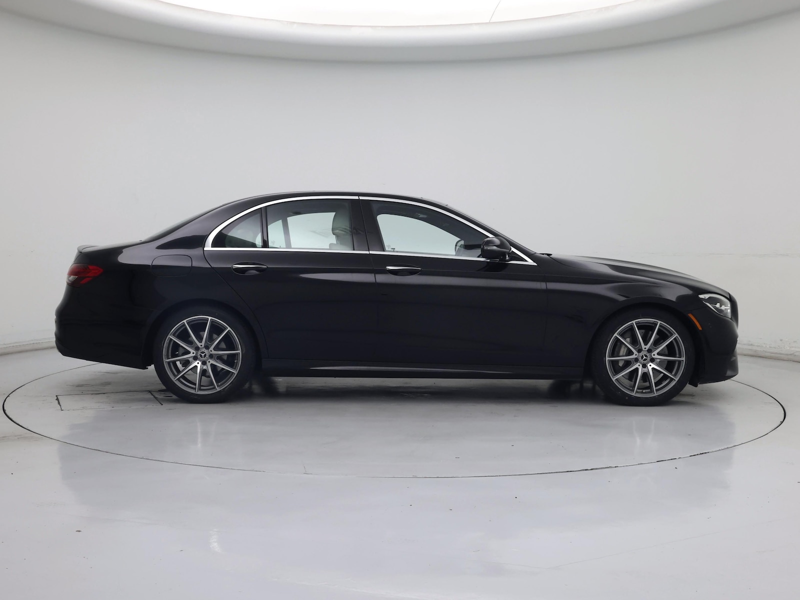 2022 Mercedes-Benz E-Class E350 - Photo 8