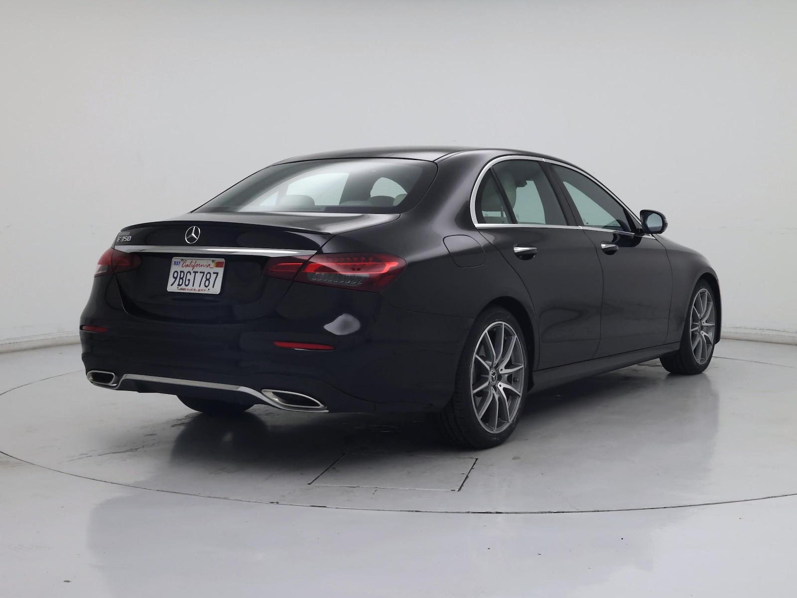 2022 Mercedes-Benz E-Class E350 - Photo 9