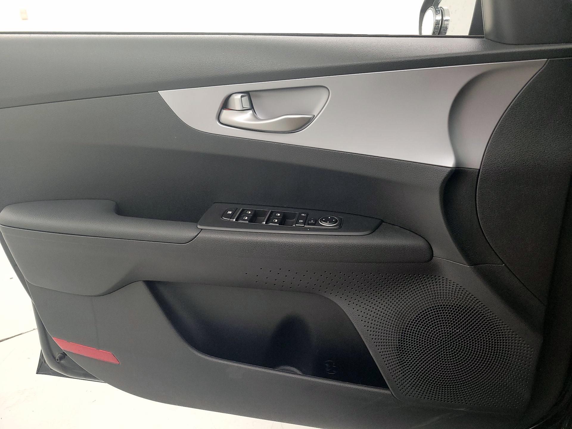 Thumbnail: 2023 Kia Forte - 12