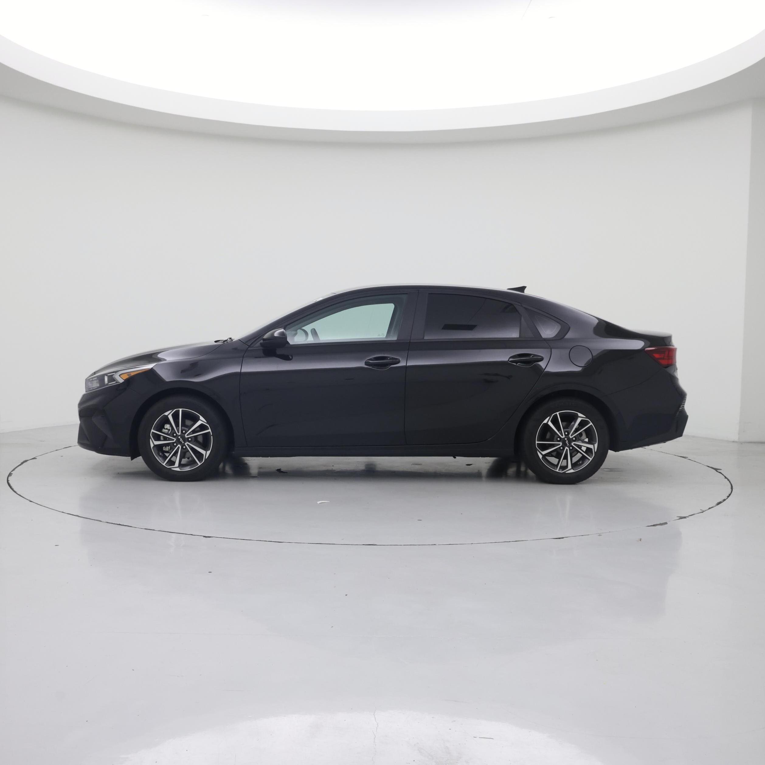 Thumbnail: 2023 Kia Forte - 3