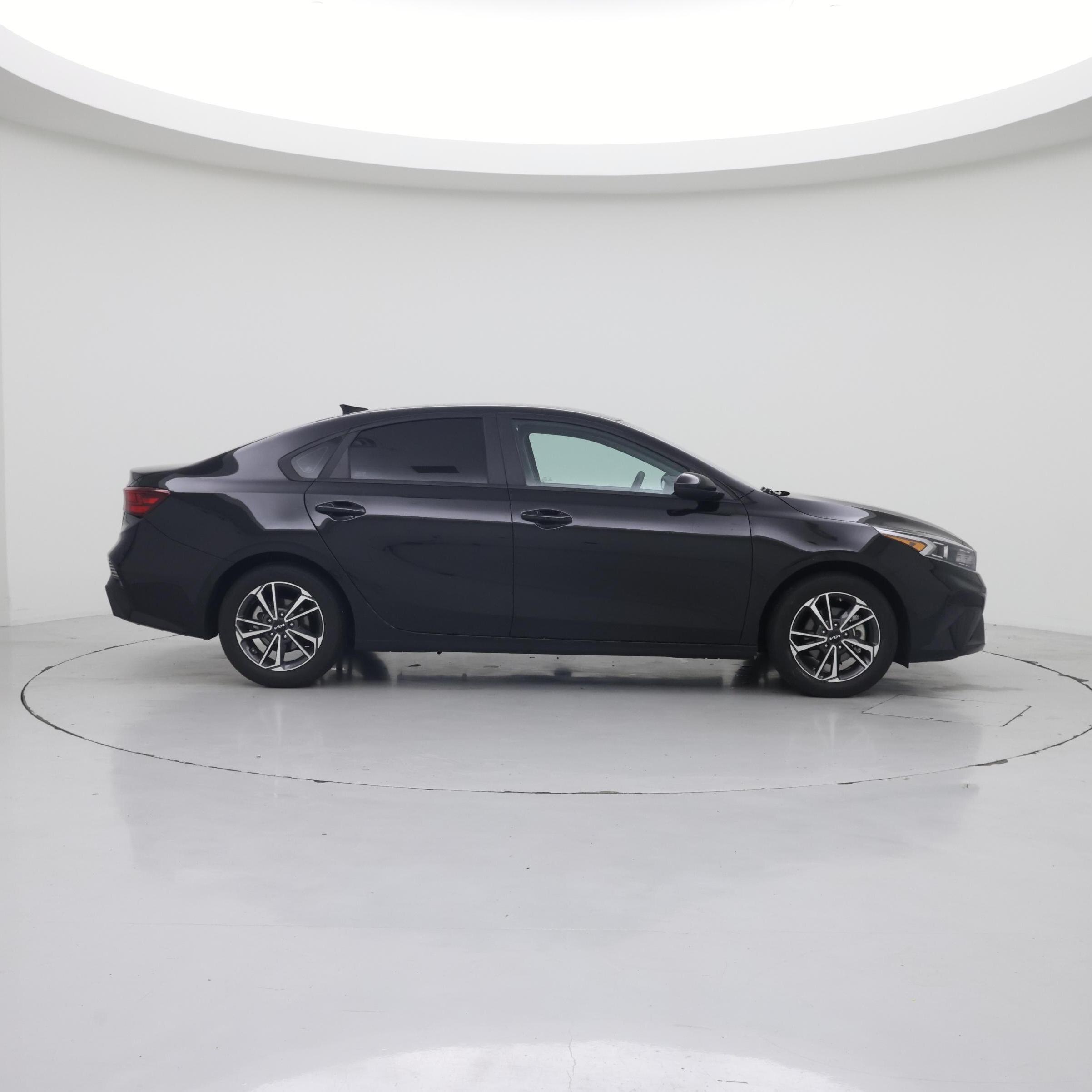 Thumbnail: 2023 Kia Forte - 7