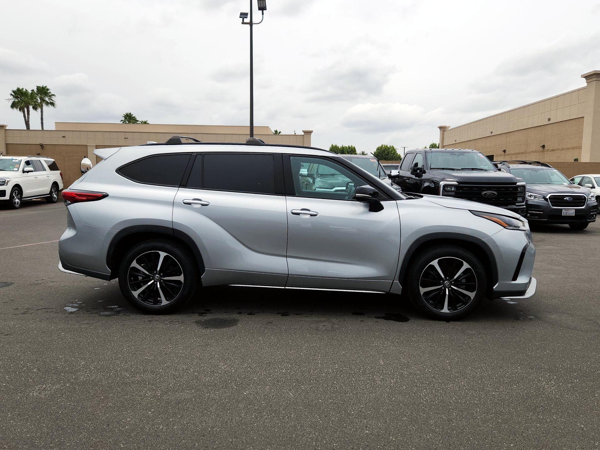 Thumbnail: 2021 Toyota Highlander - 4