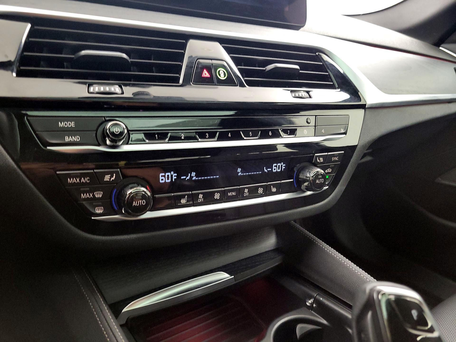 Thumbnail: 2022 BMW 5 Series - 17
