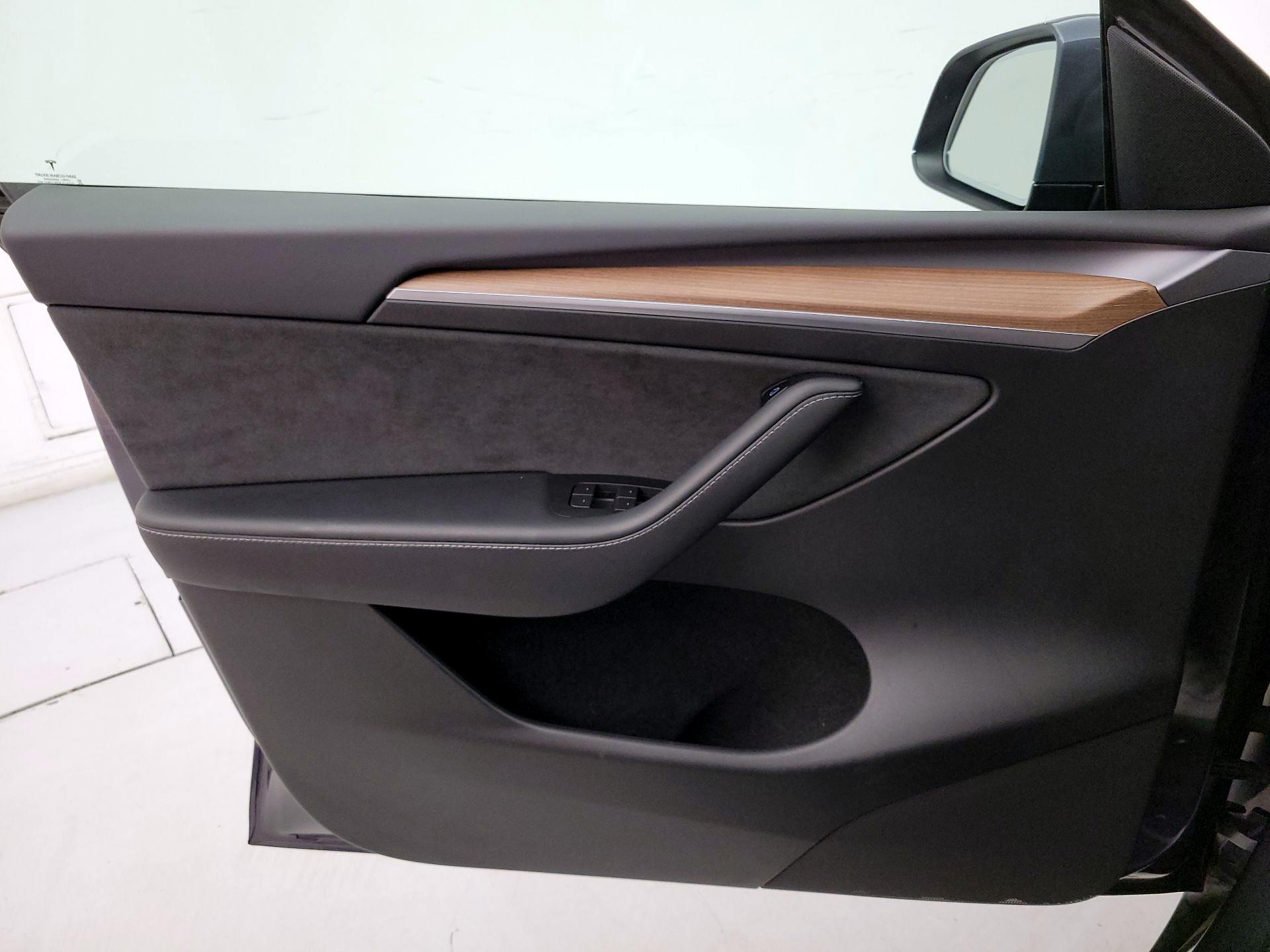 Thumbnail: 2022 Tesla Model Y - 12