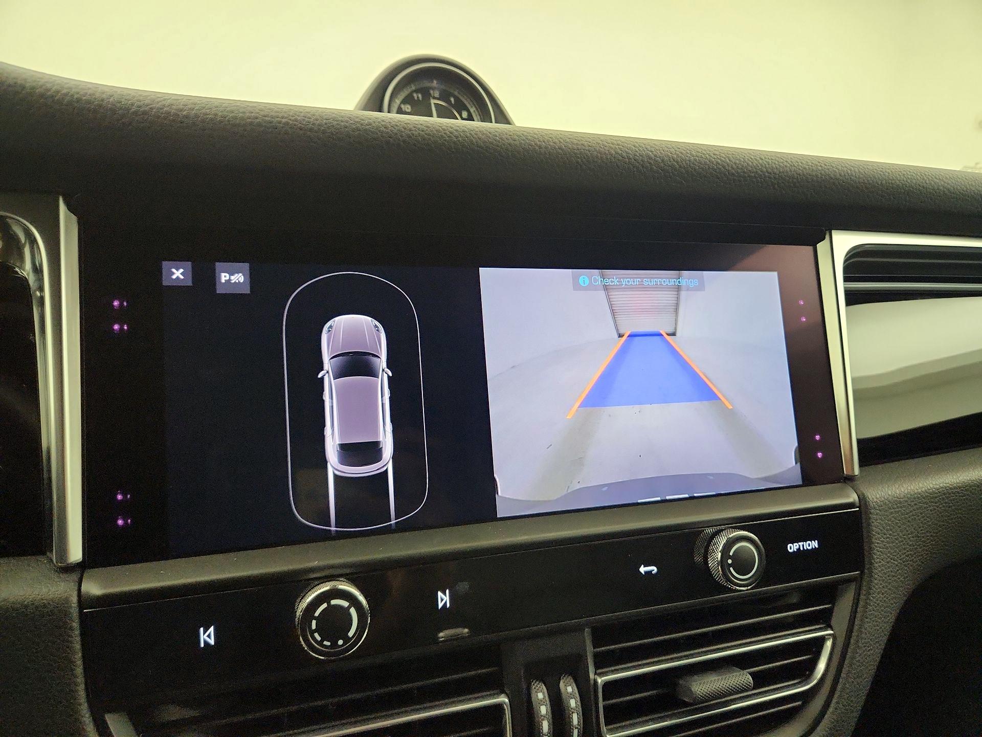 Thumbnail: 2023 Porsche Macan - 13