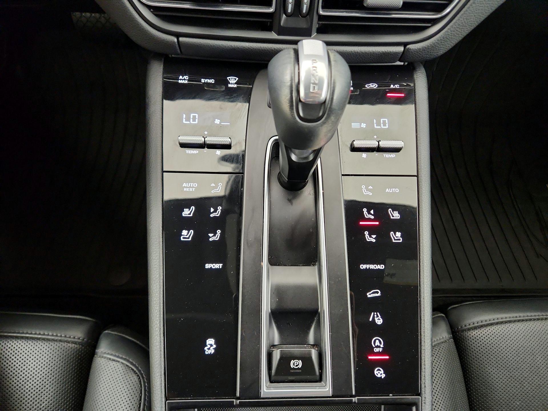 Thumbnail: 2023 Porsche Macan - 15