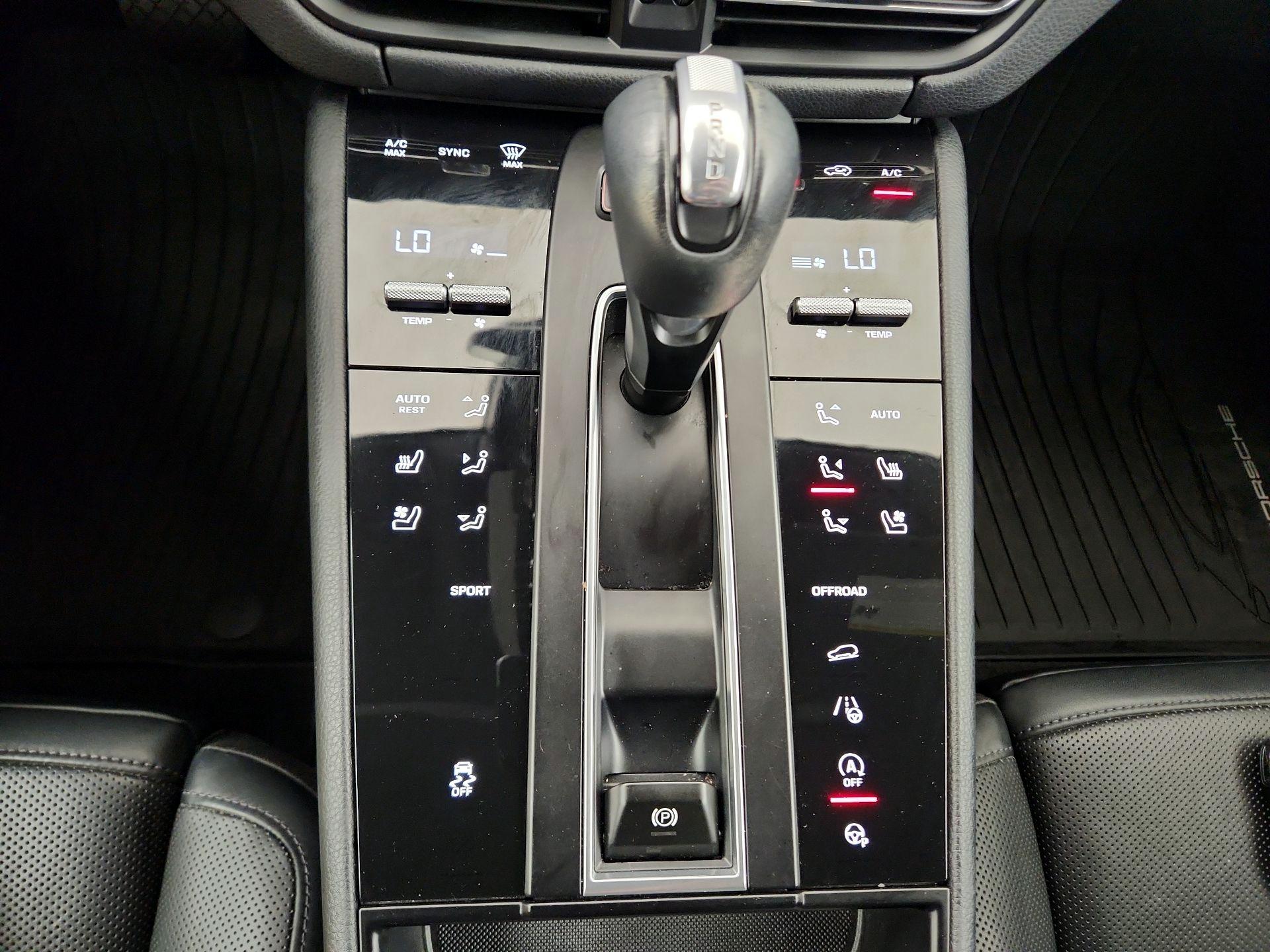 Thumbnail: 2023 Porsche Macan - 16