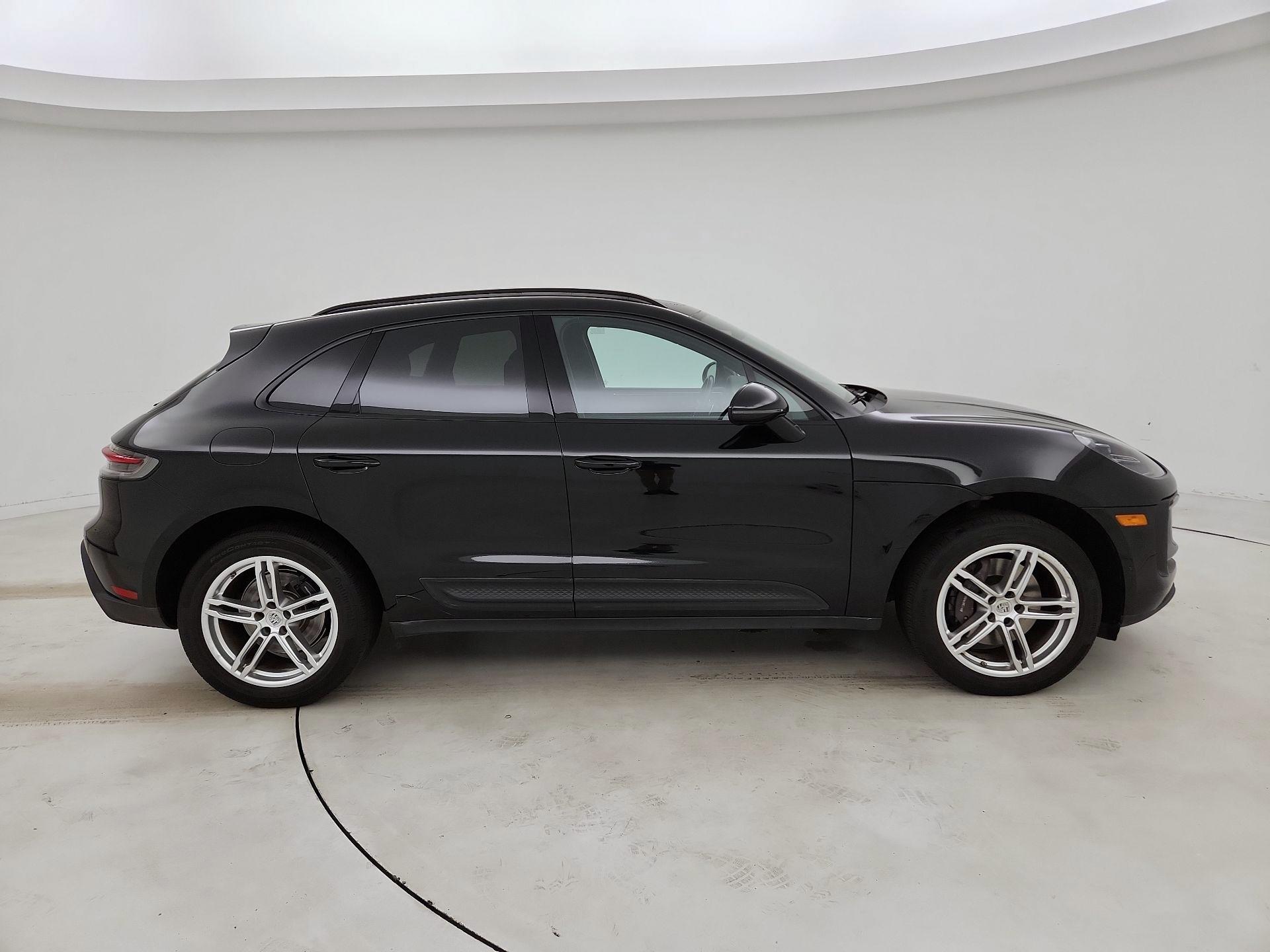 Thumbnail: 2023 Porsche Macan - 4