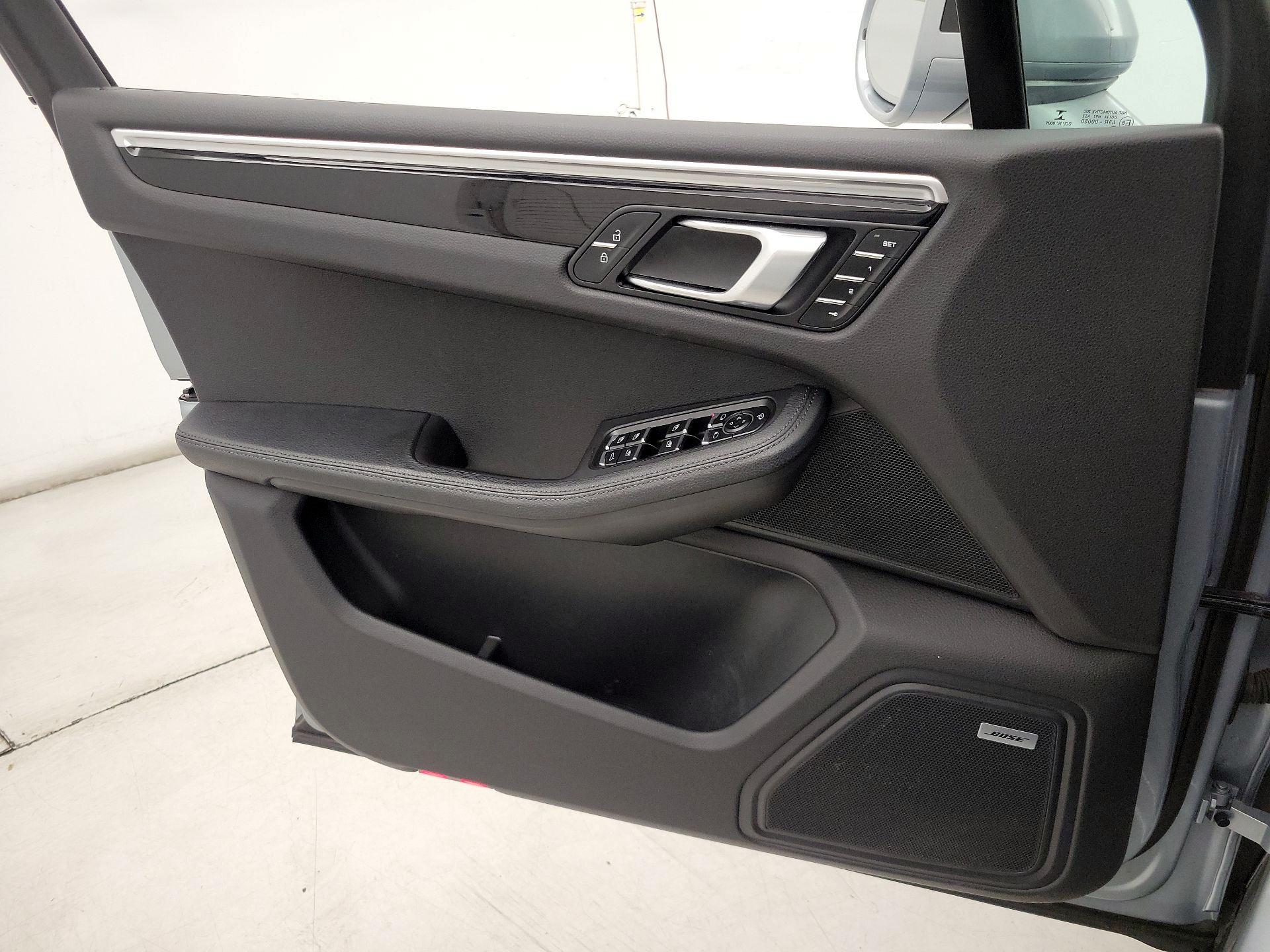 Thumbnail: 2023 Porsche Macan - 12