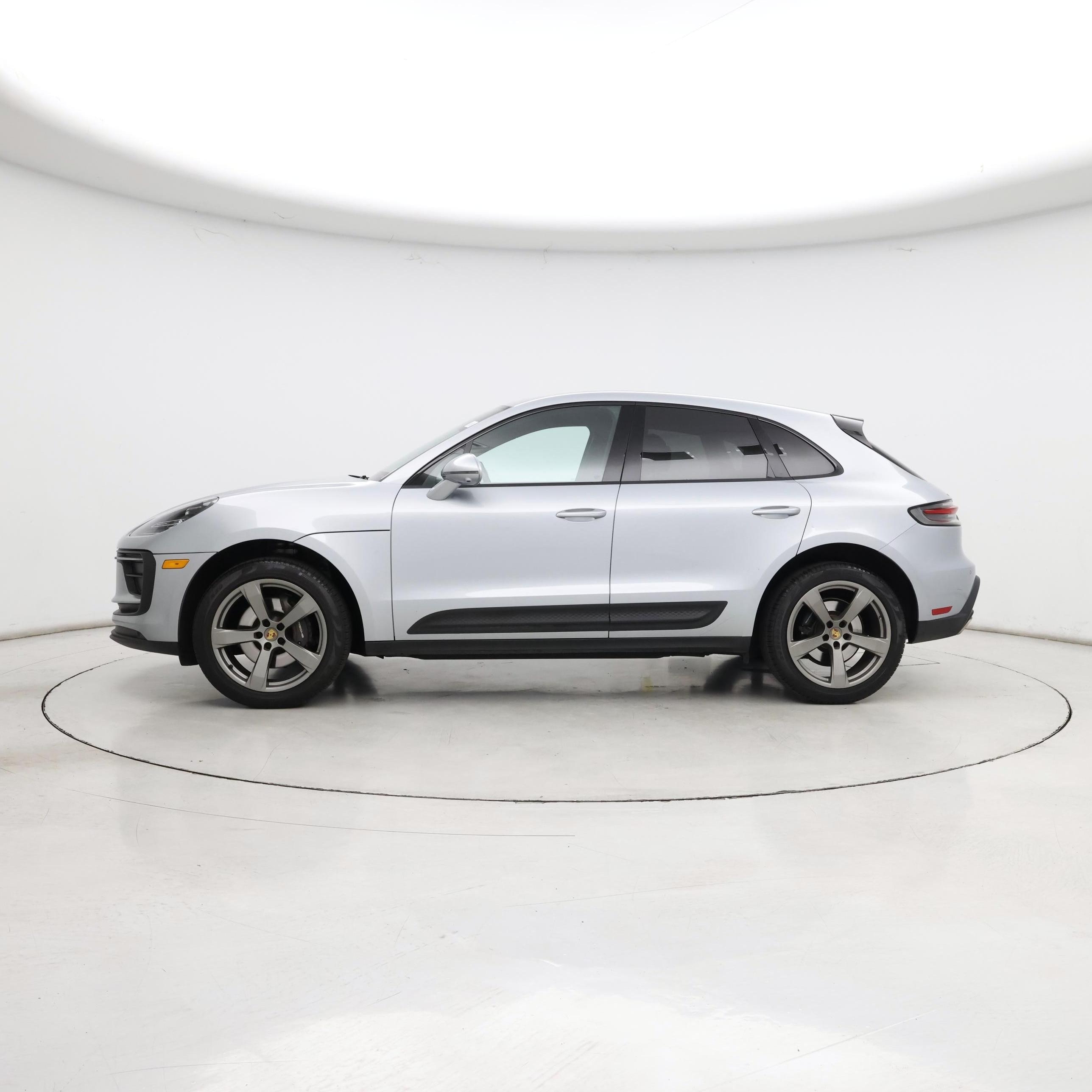 Thumbnail: 2023 Porsche Macan - 3