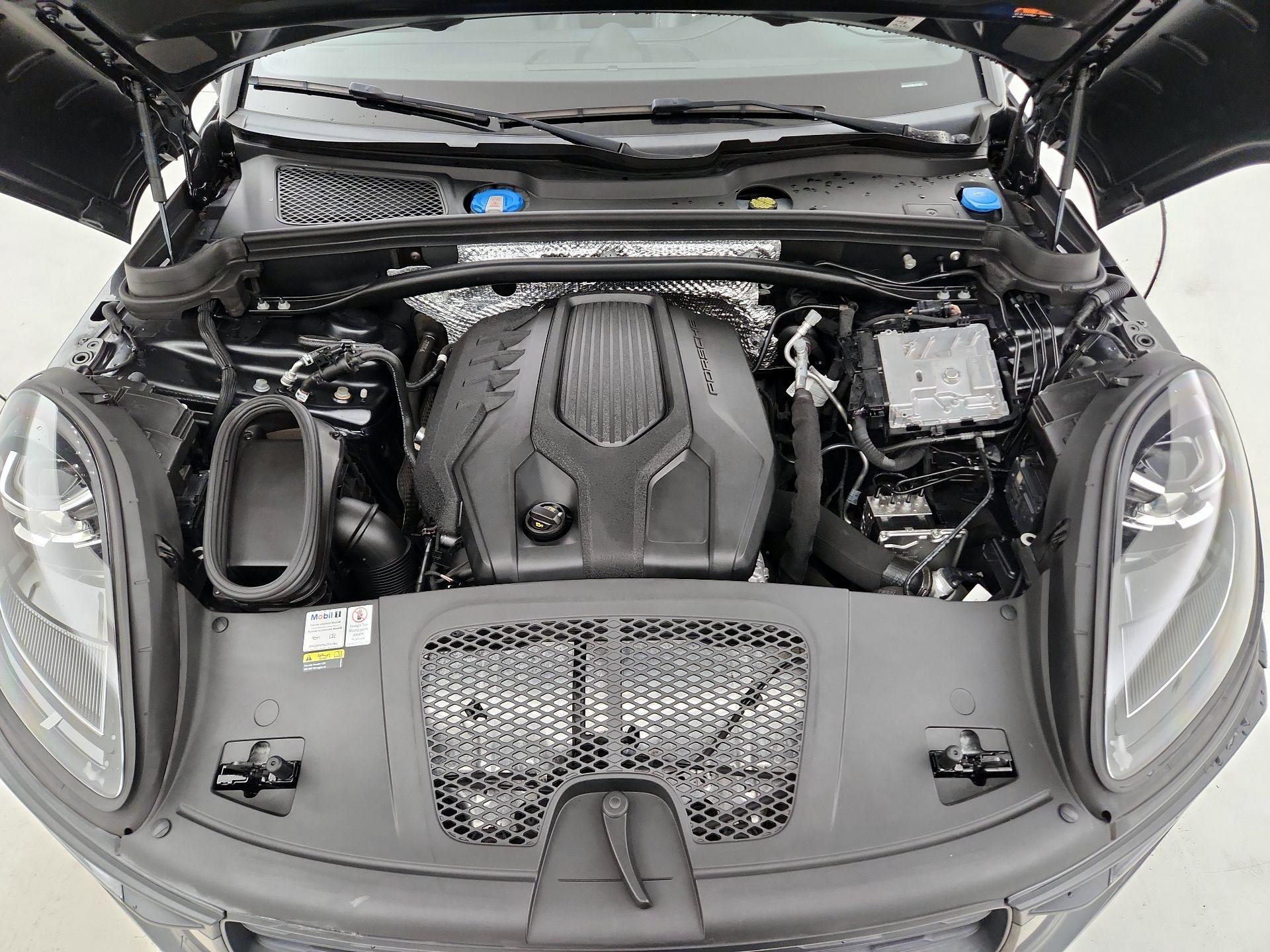 Thumbnail: 2022 Porsche Macan - 20