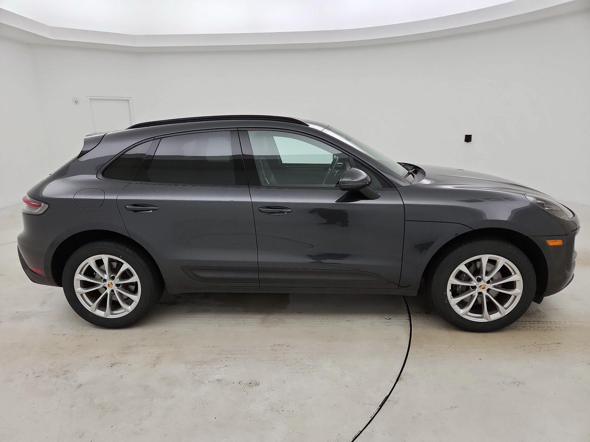 Thumbnail: 2022 Porsche Macan - 4