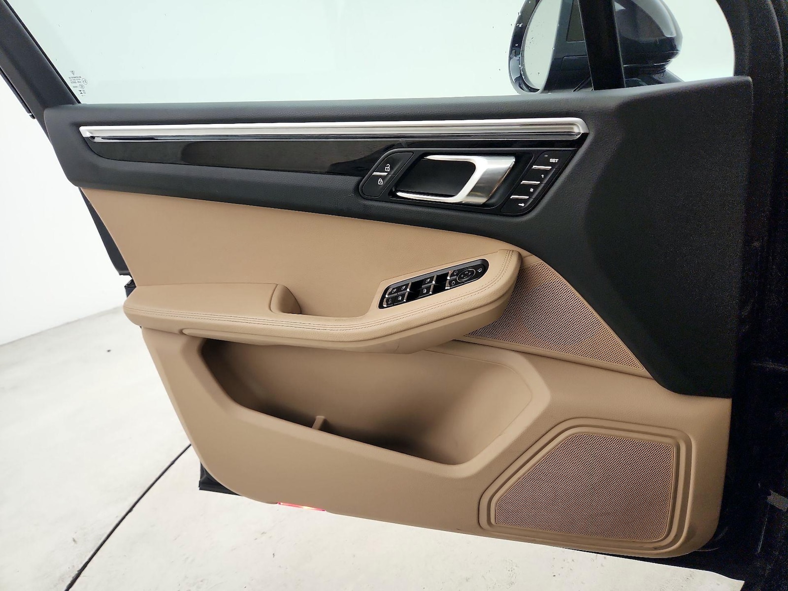 2023 Porsche Macan T - Photo 11