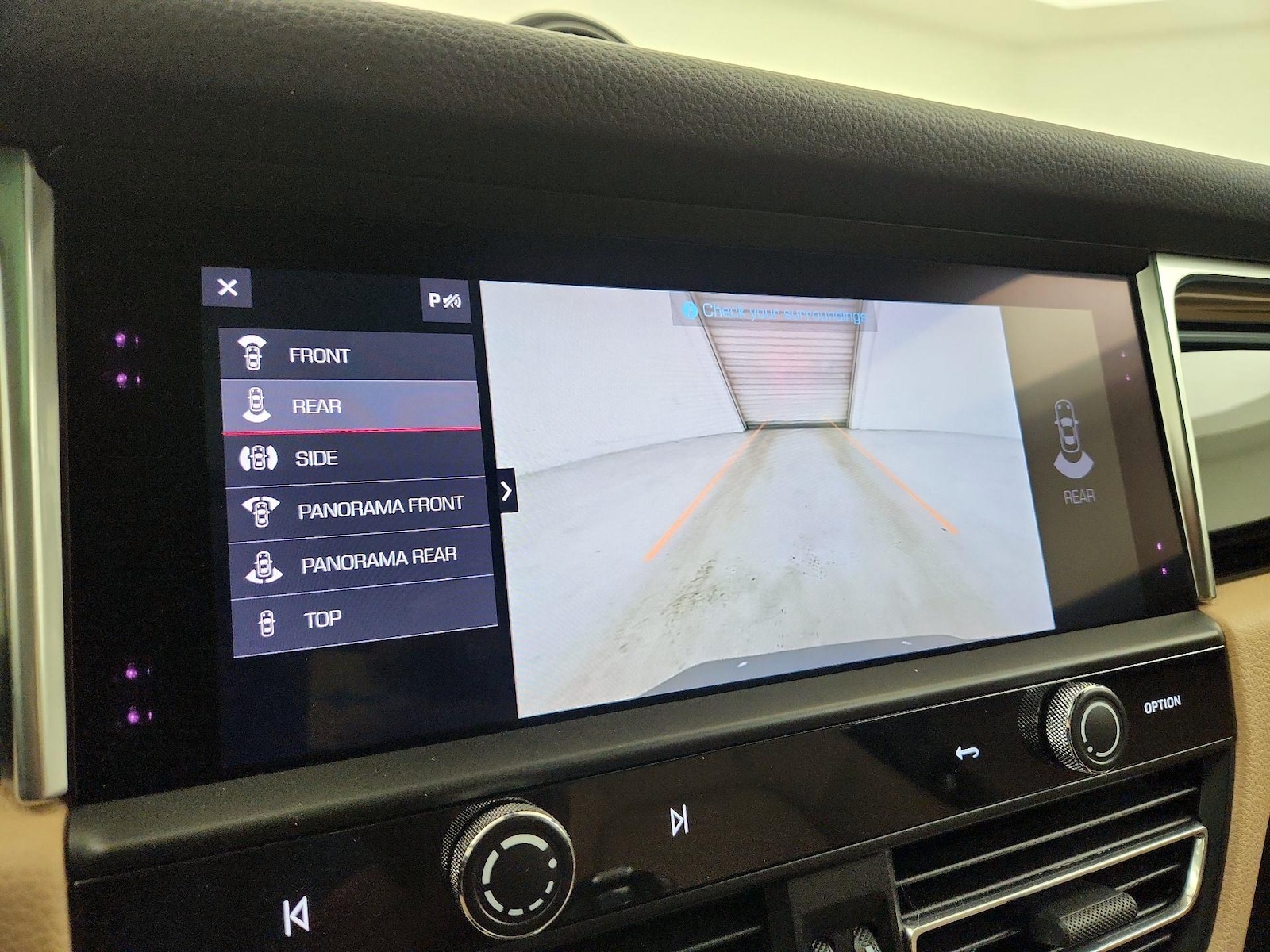 2023 Porsche Macan T - Photo 14