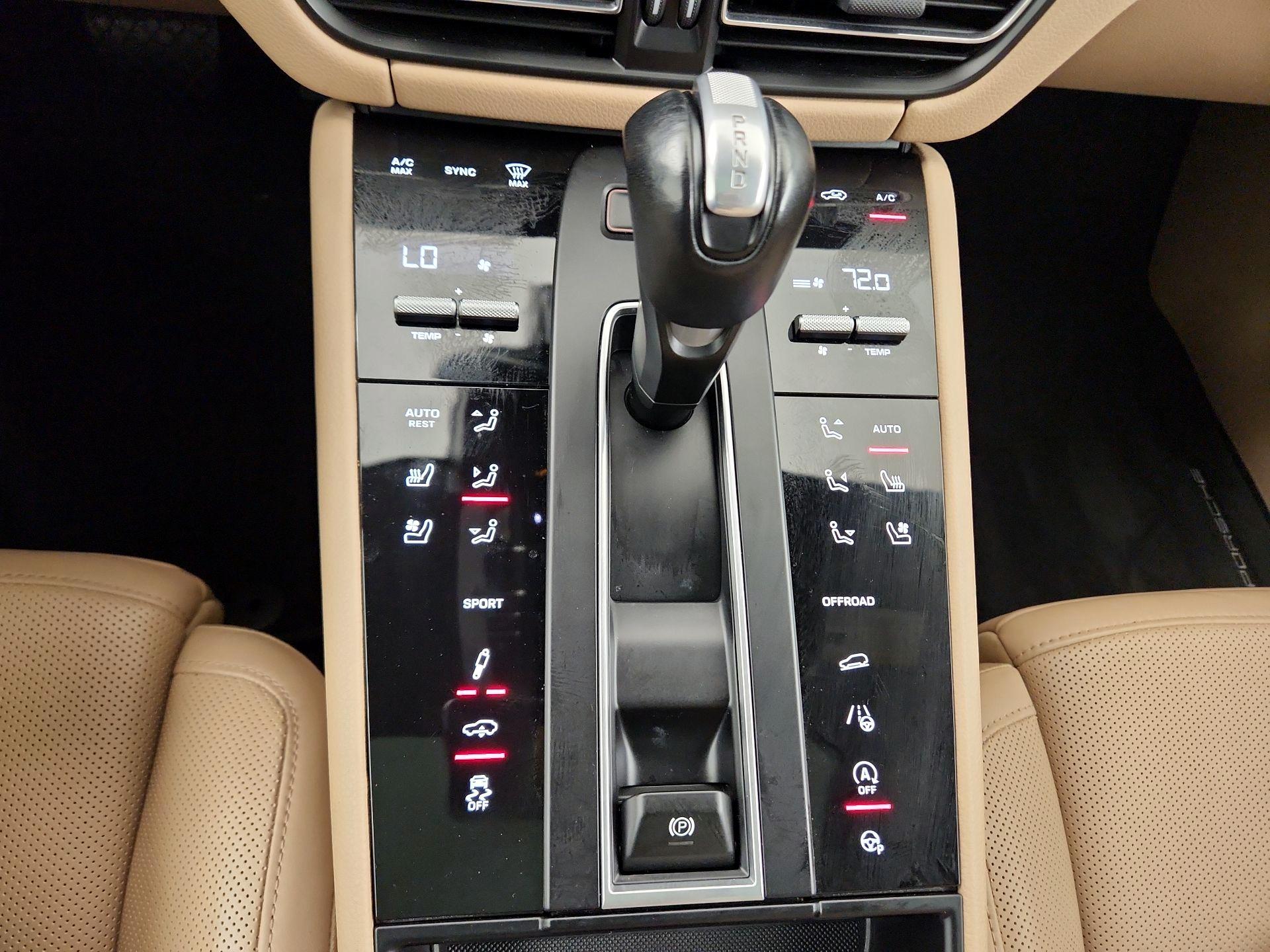 Thumbnail: 2023 Porsche Macan - 15