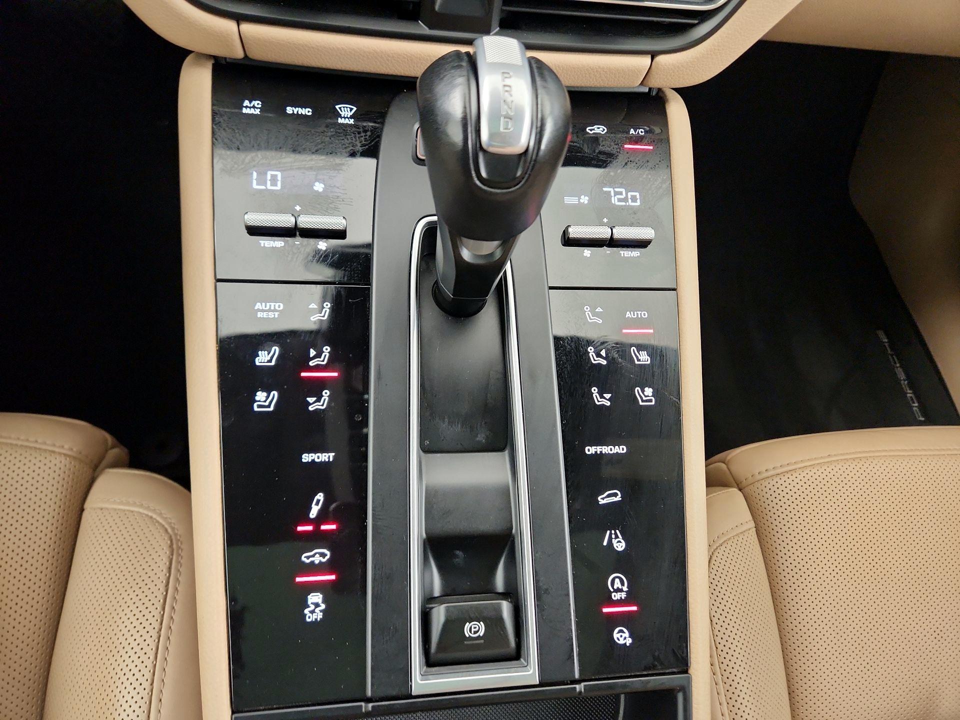 Thumbnail: 2023 Porsche Macan - 16