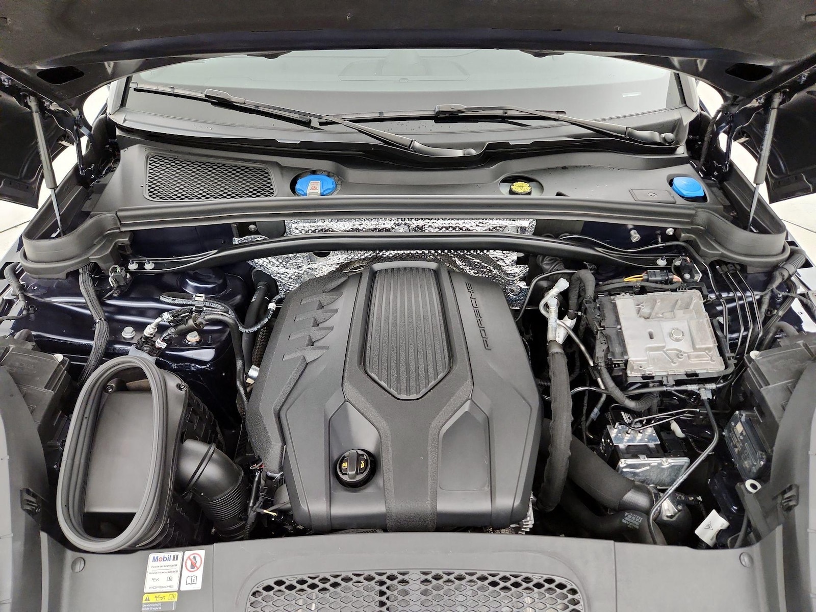 2023 Porsche Macan T - Photo 22