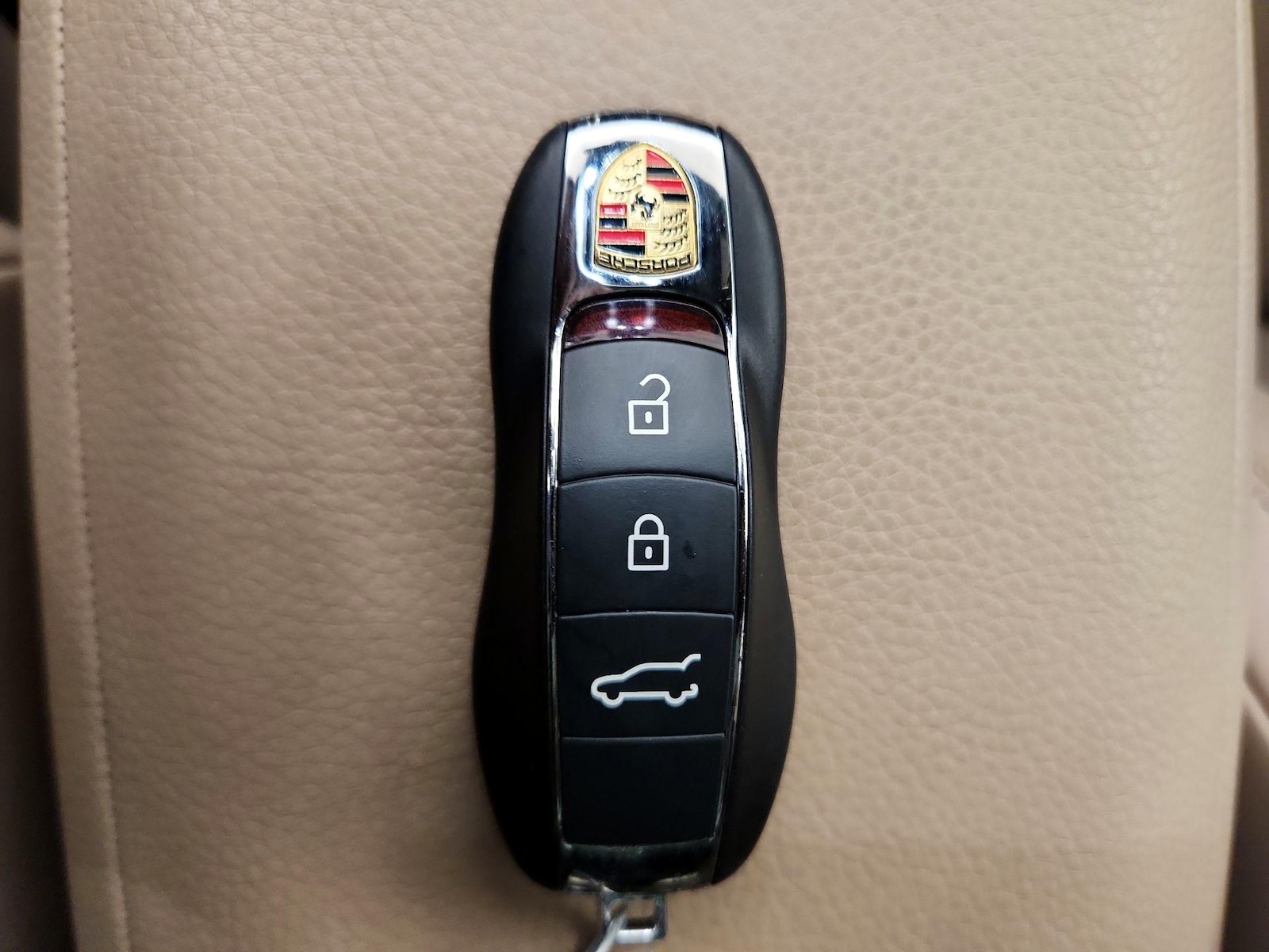 2023 Porsche Macan T - Photo 23