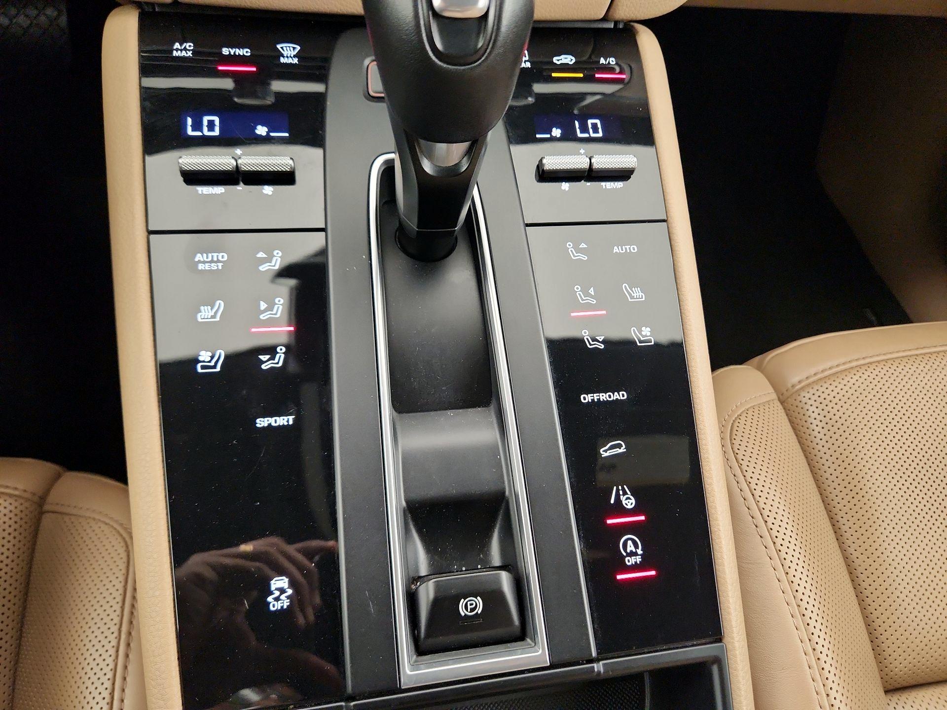 Thumbnail: 2022 Porsche Macan - 15