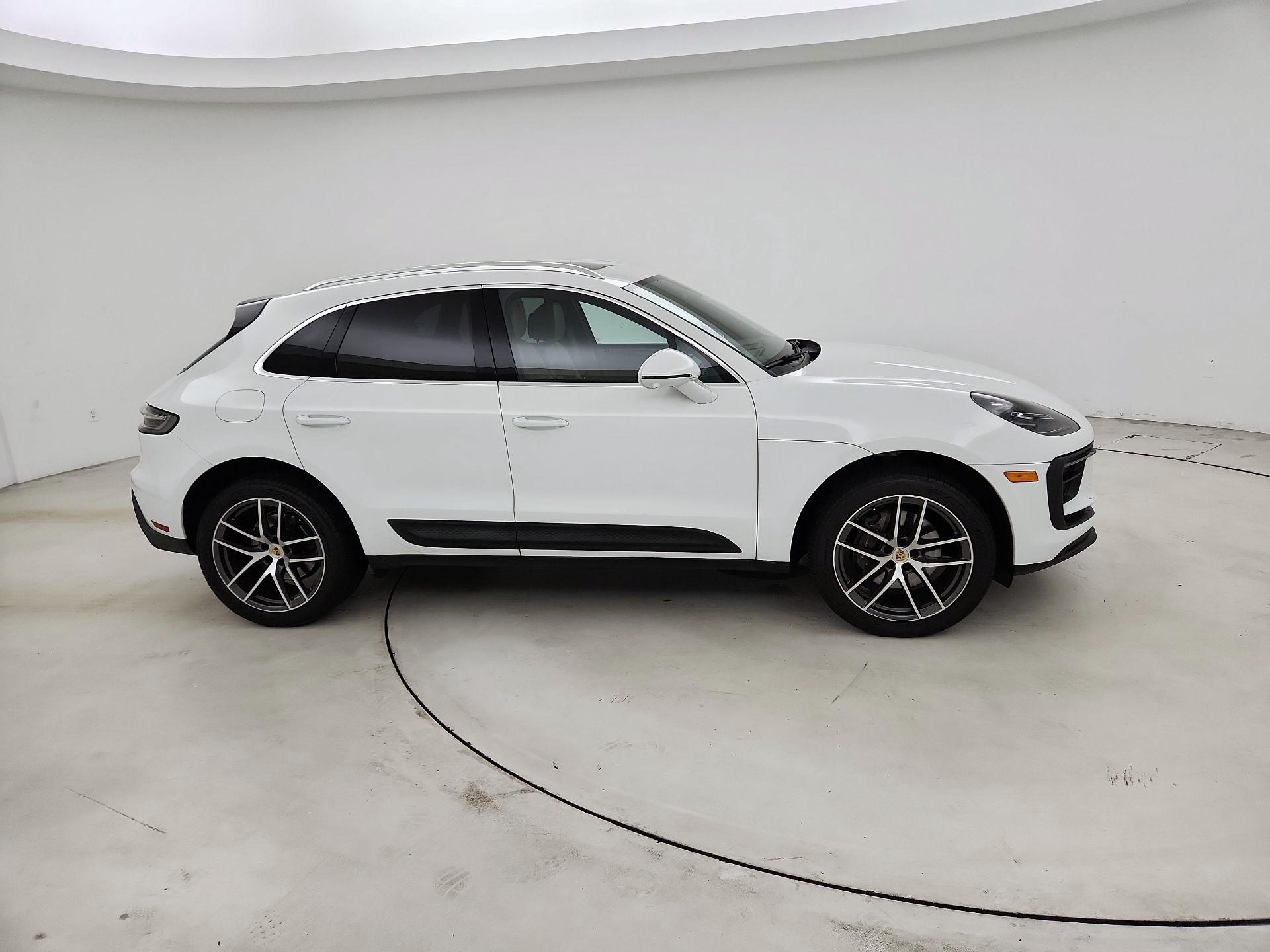 Thumbnail: 2022 Porsche Macan - 4