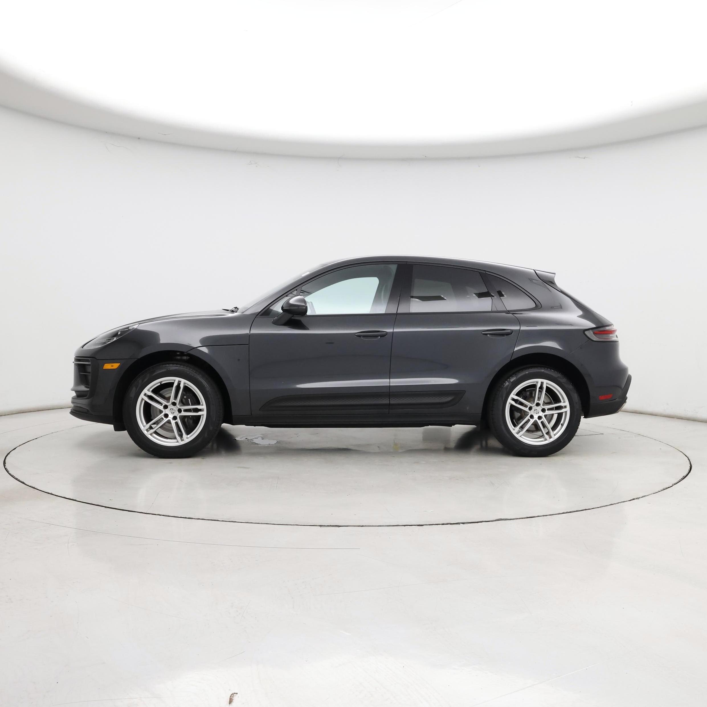 Thumbnail: 2023 Porsche Macan - 3