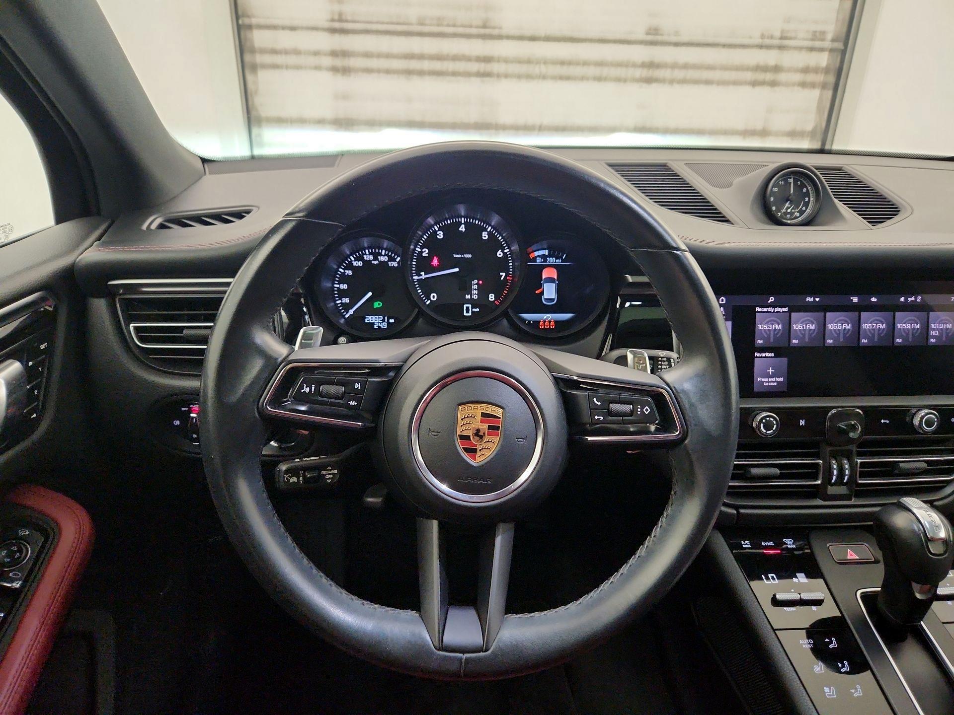 Thumbnail: 2023 Porsche Macan - 10