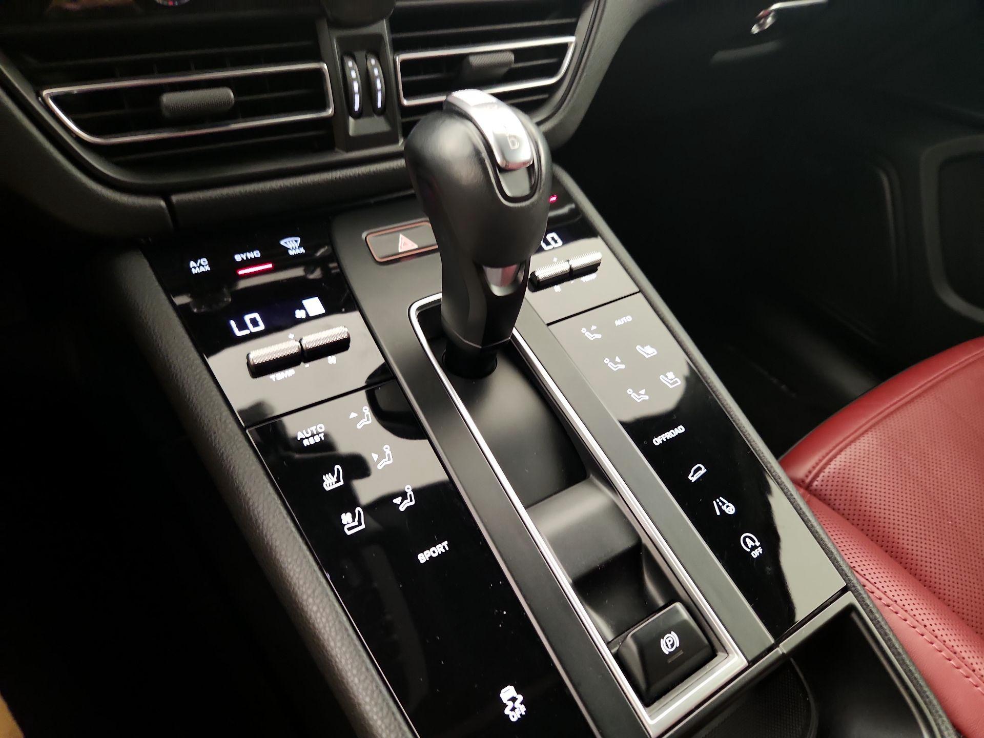 Thumbnail: 2023 Porsche Macan - 17