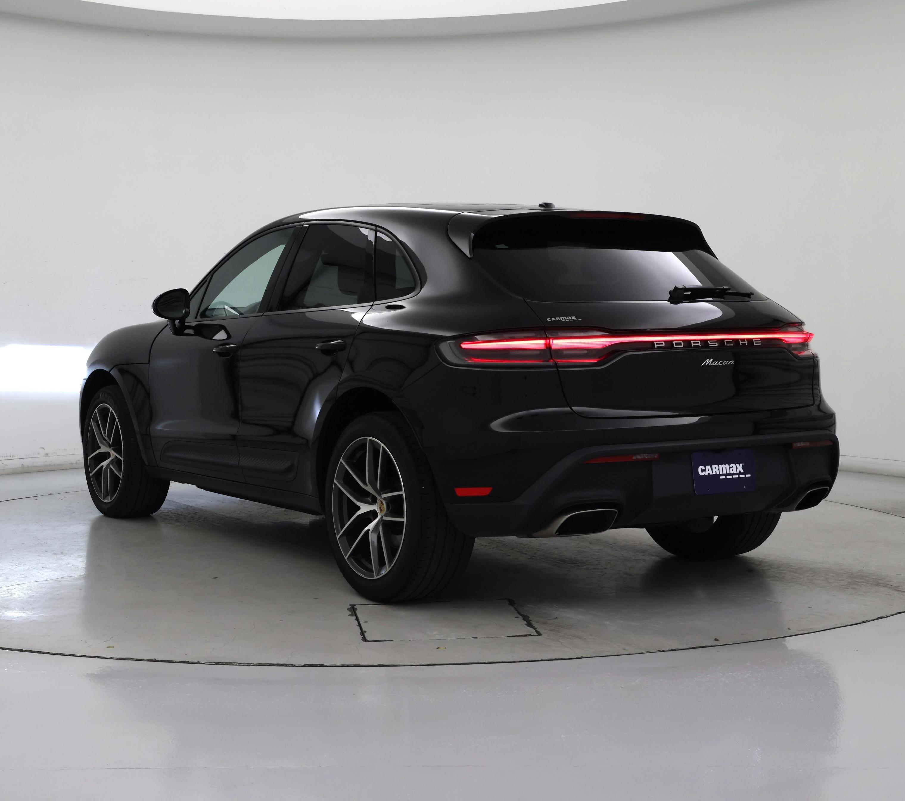 Thumbnail: 2023 Porsche Macan - 2
