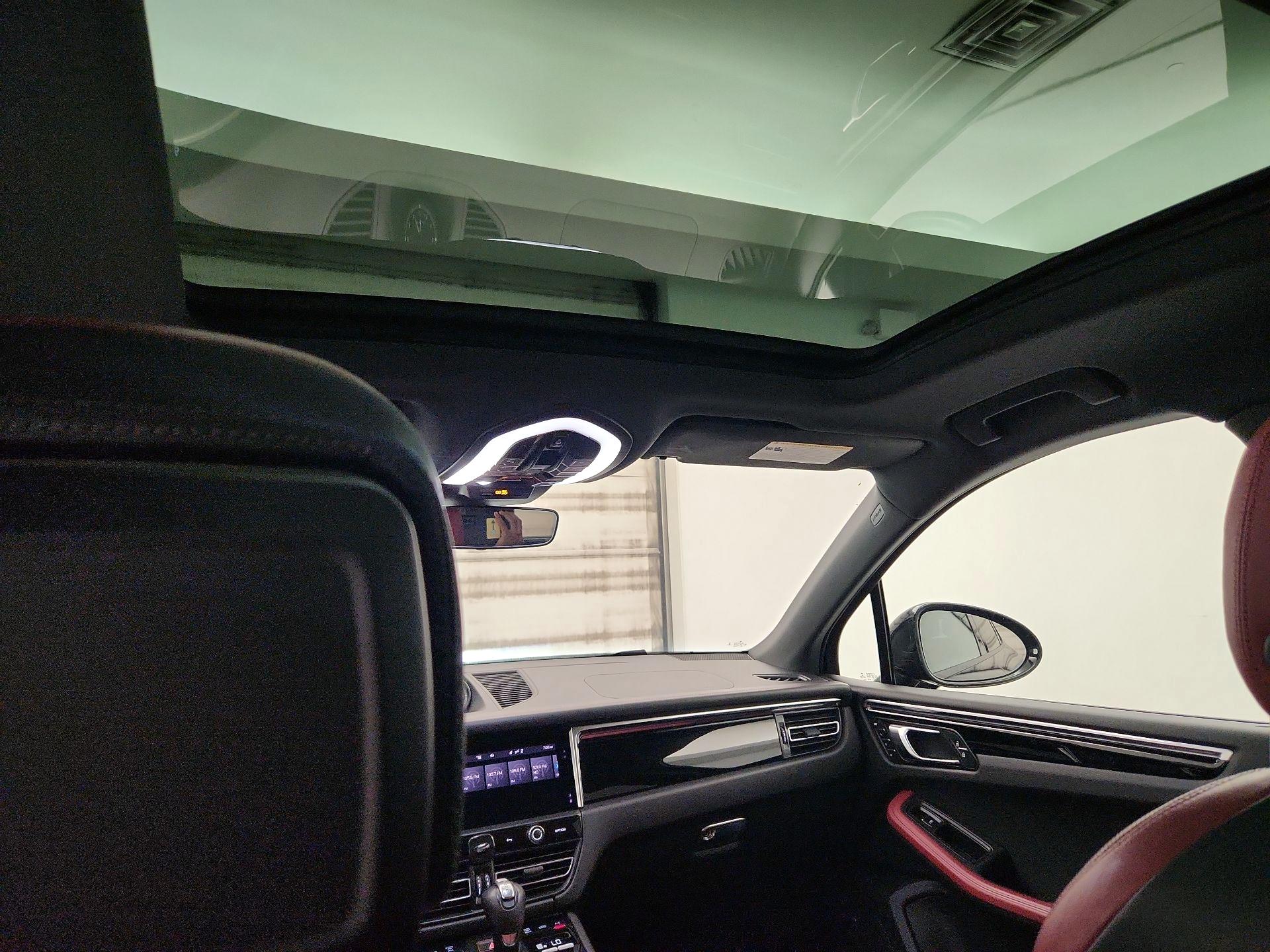 Thumbnail: 2023 Porsche Macan - 19