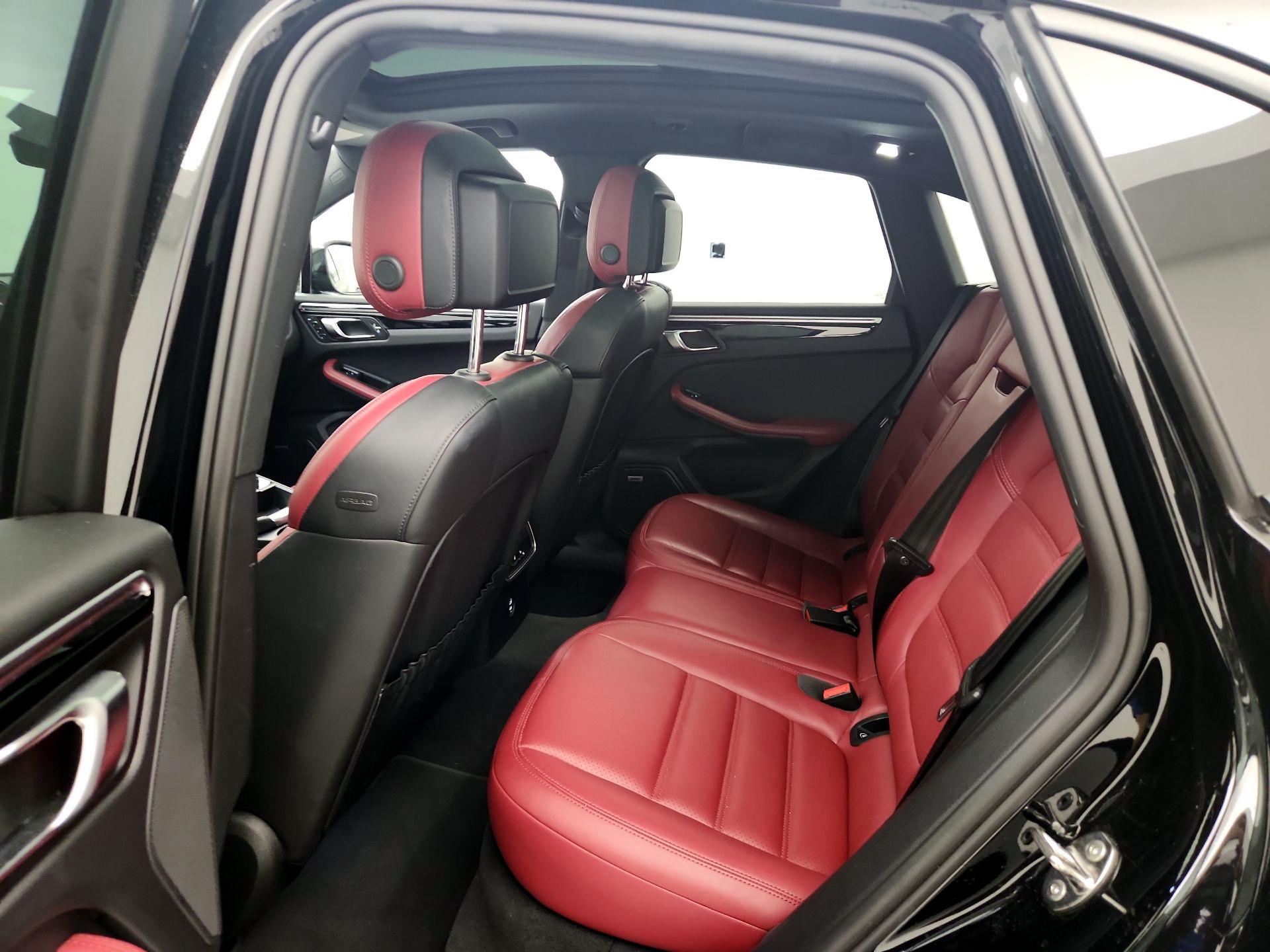 Thumbnail: 2023 Porsche Macan - 20