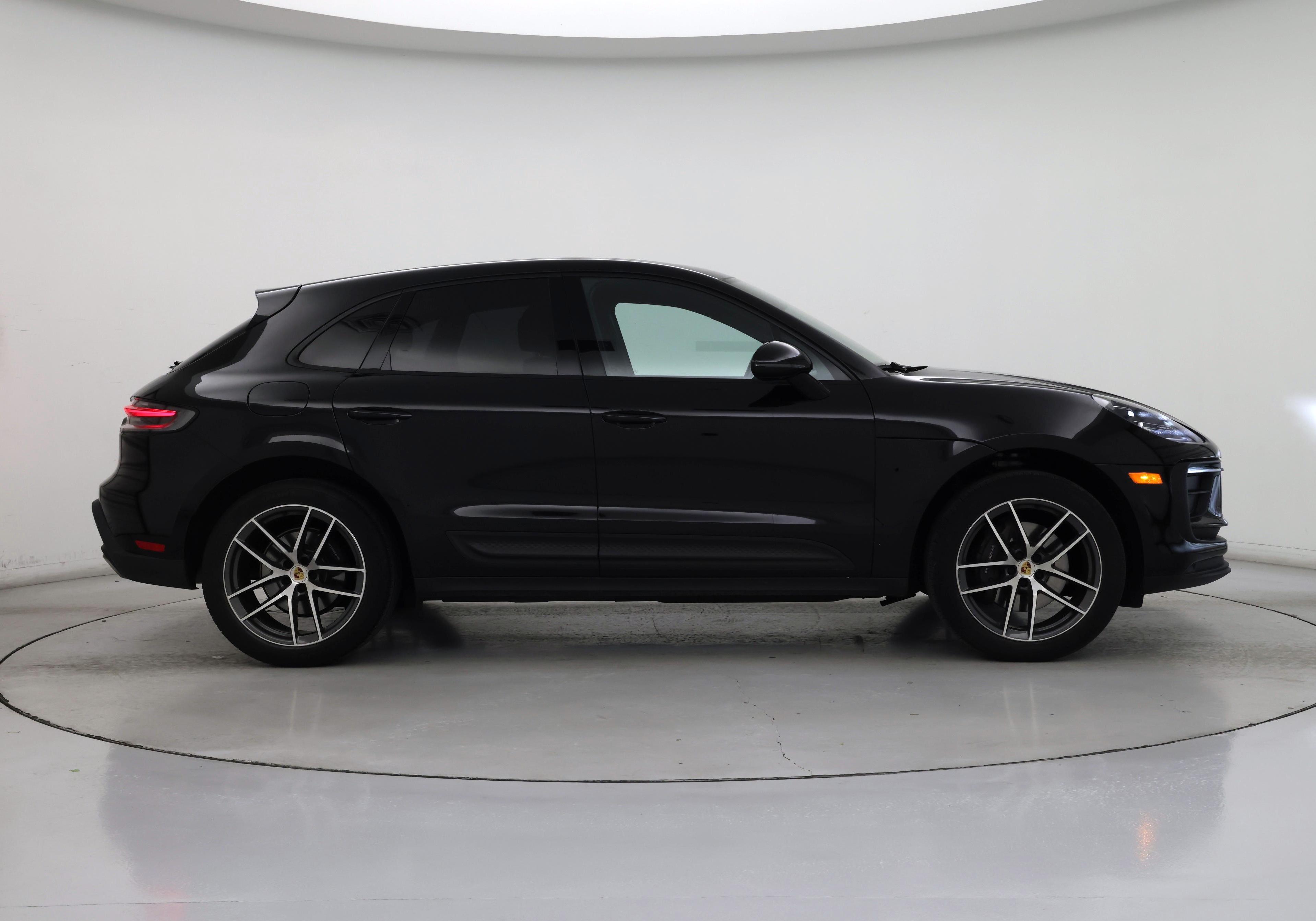 Thumbnail: 2023 Porsche Macan - 7