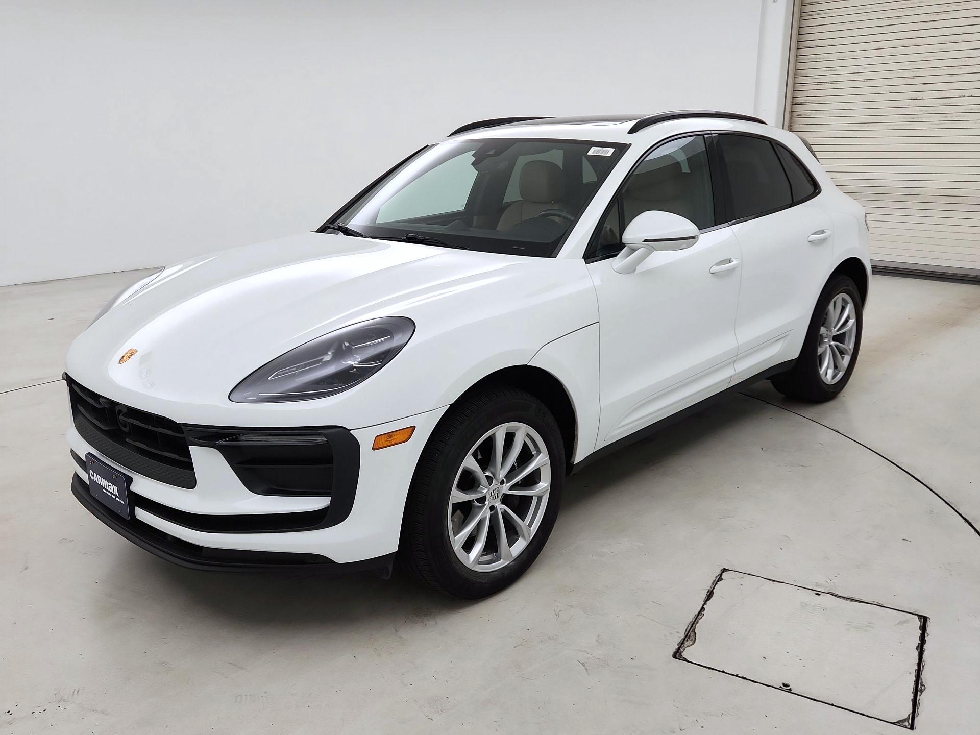 Thumbnail: 2023 Porsche Macan - 3