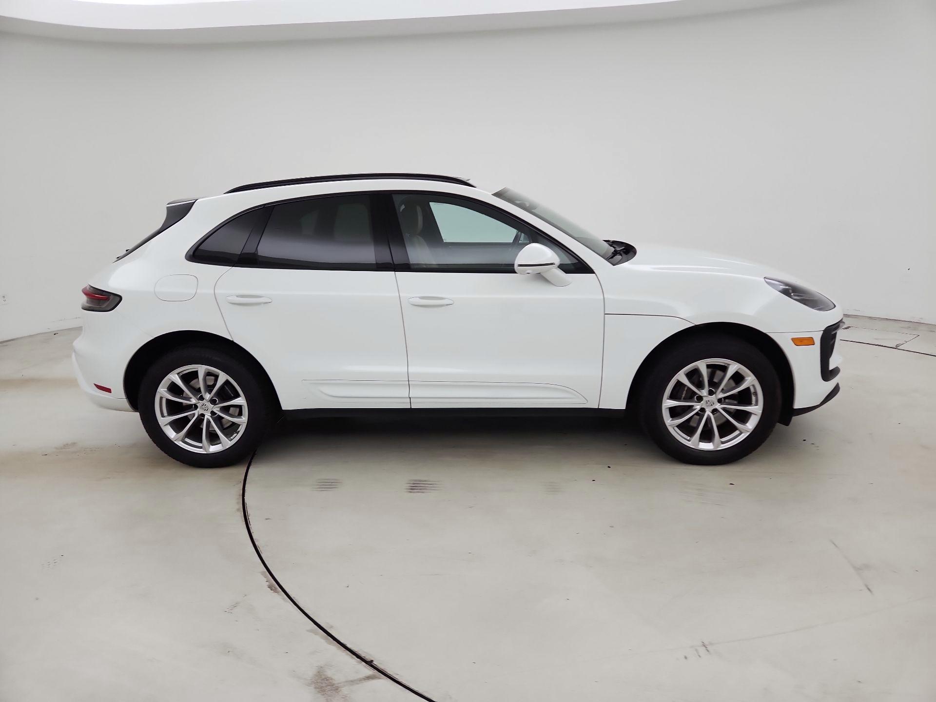 Thumbnail: 2023 Porsche Macan - 4