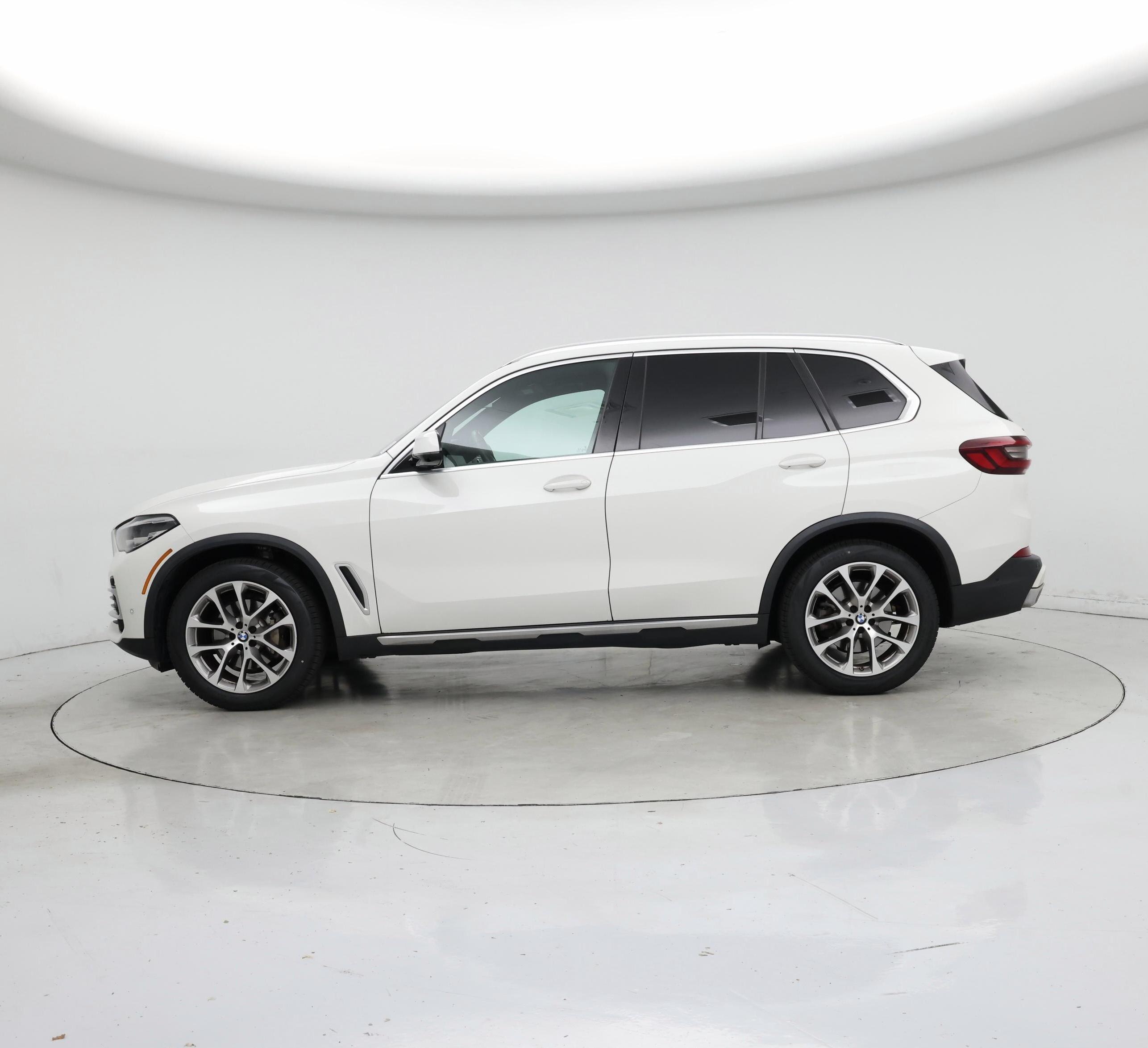 Thumbnail: 2021 BMW X5 - 3