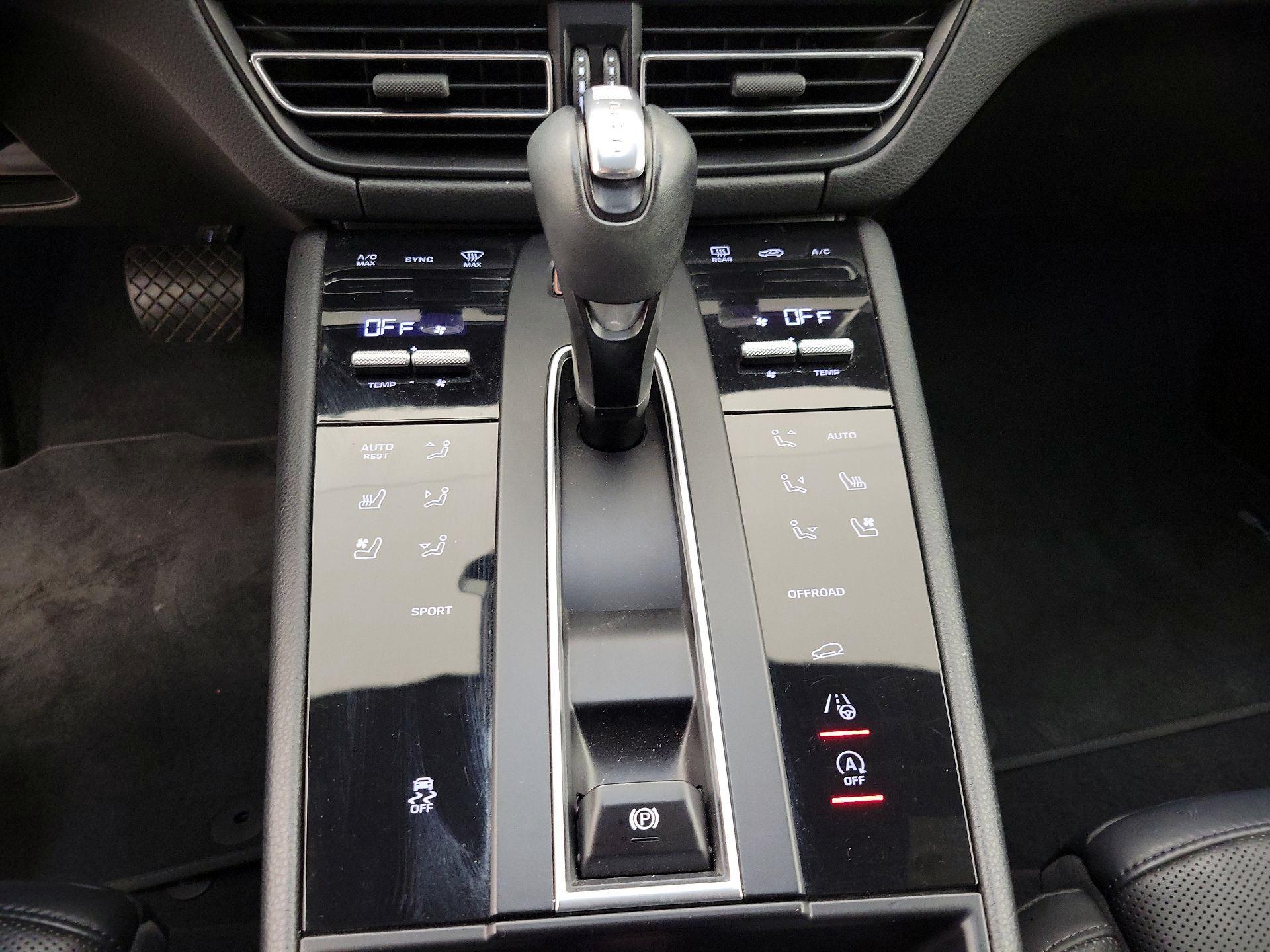 Thumbnail: 2022 Porsche Macan - 18