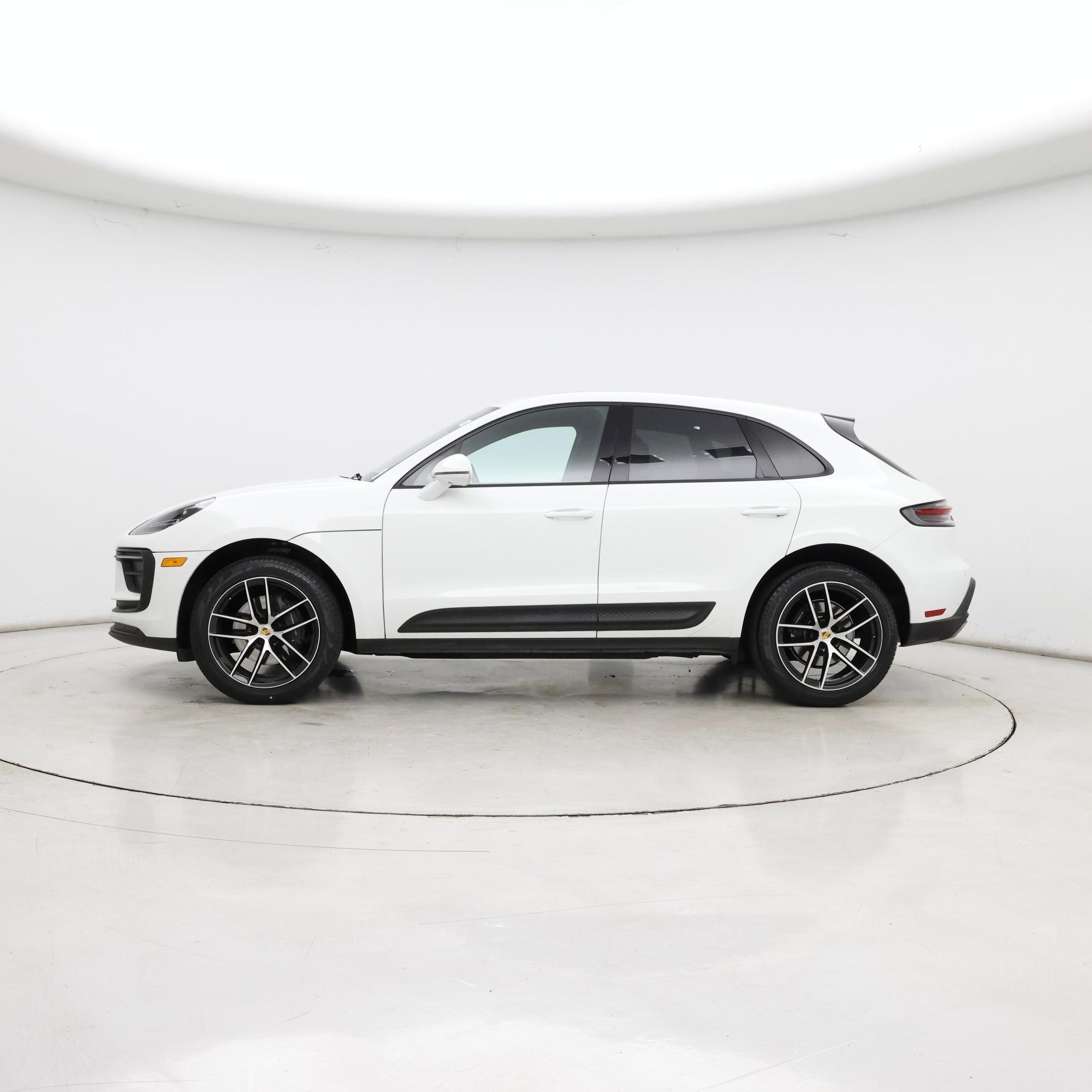 Thumbnail: 2022 Porsche Macan - 3