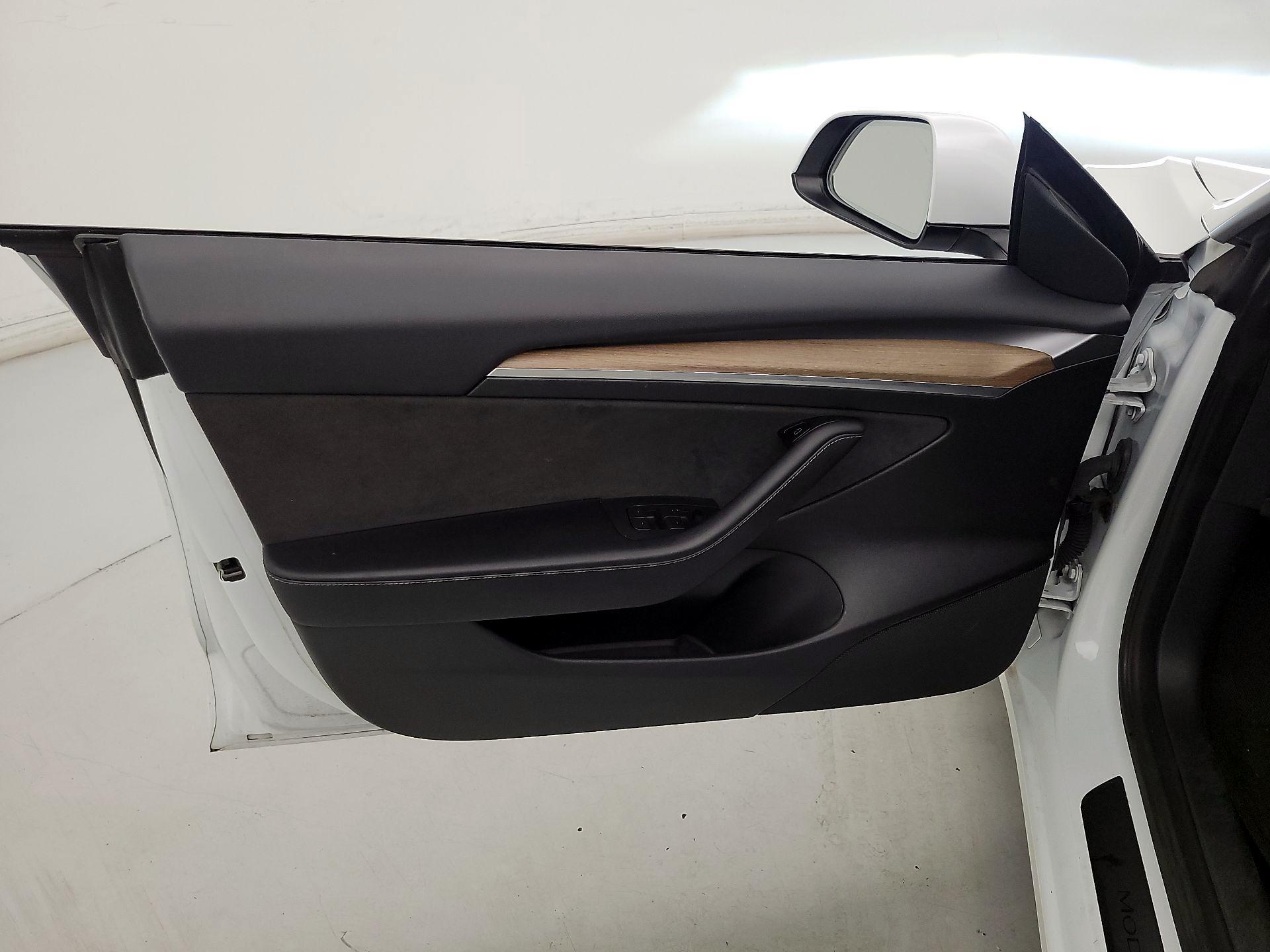 Thumbnail: 2023 Tesla Model 3 - 12