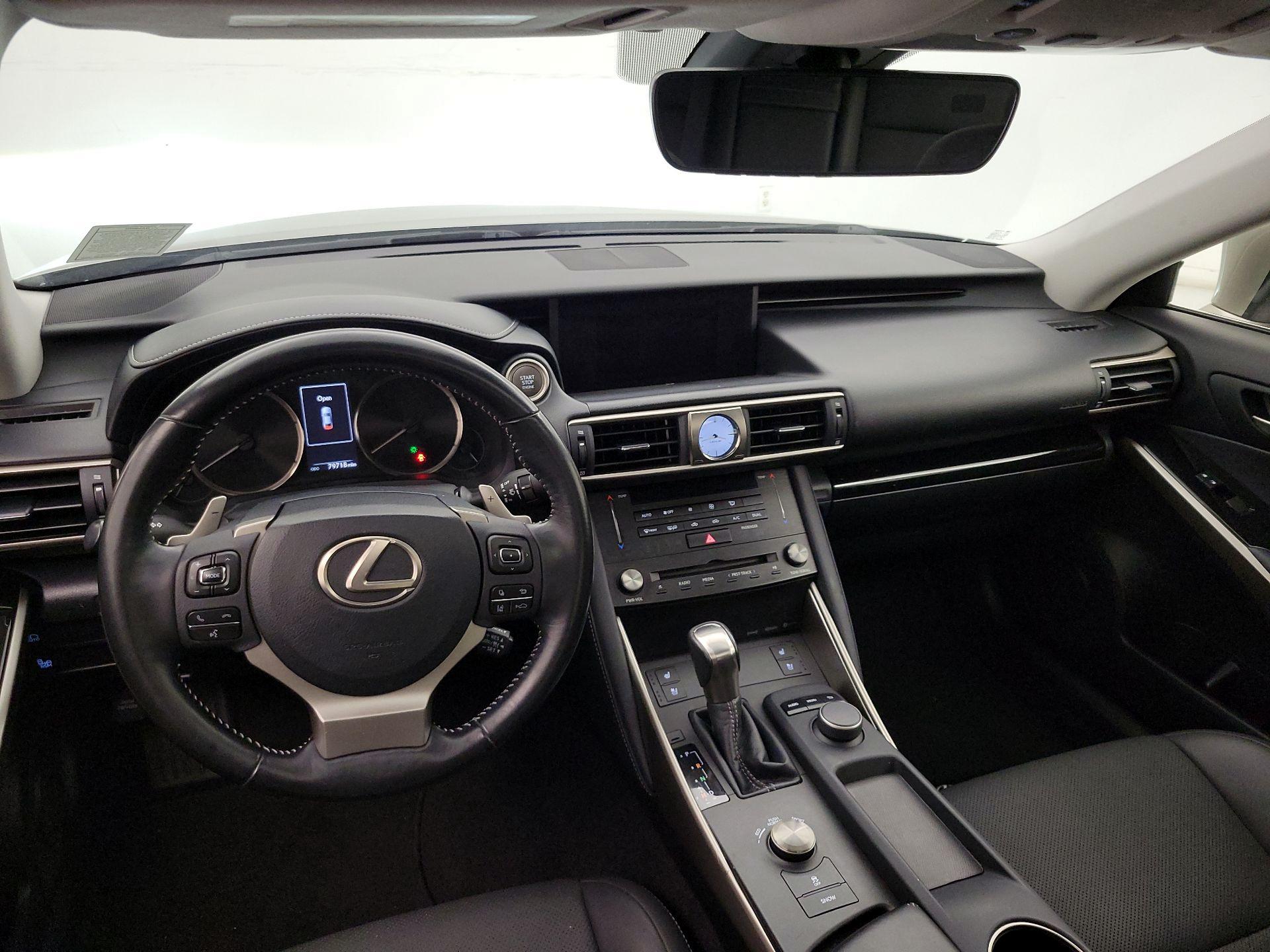 Thumbnail: 2018 Lexus IS - 9