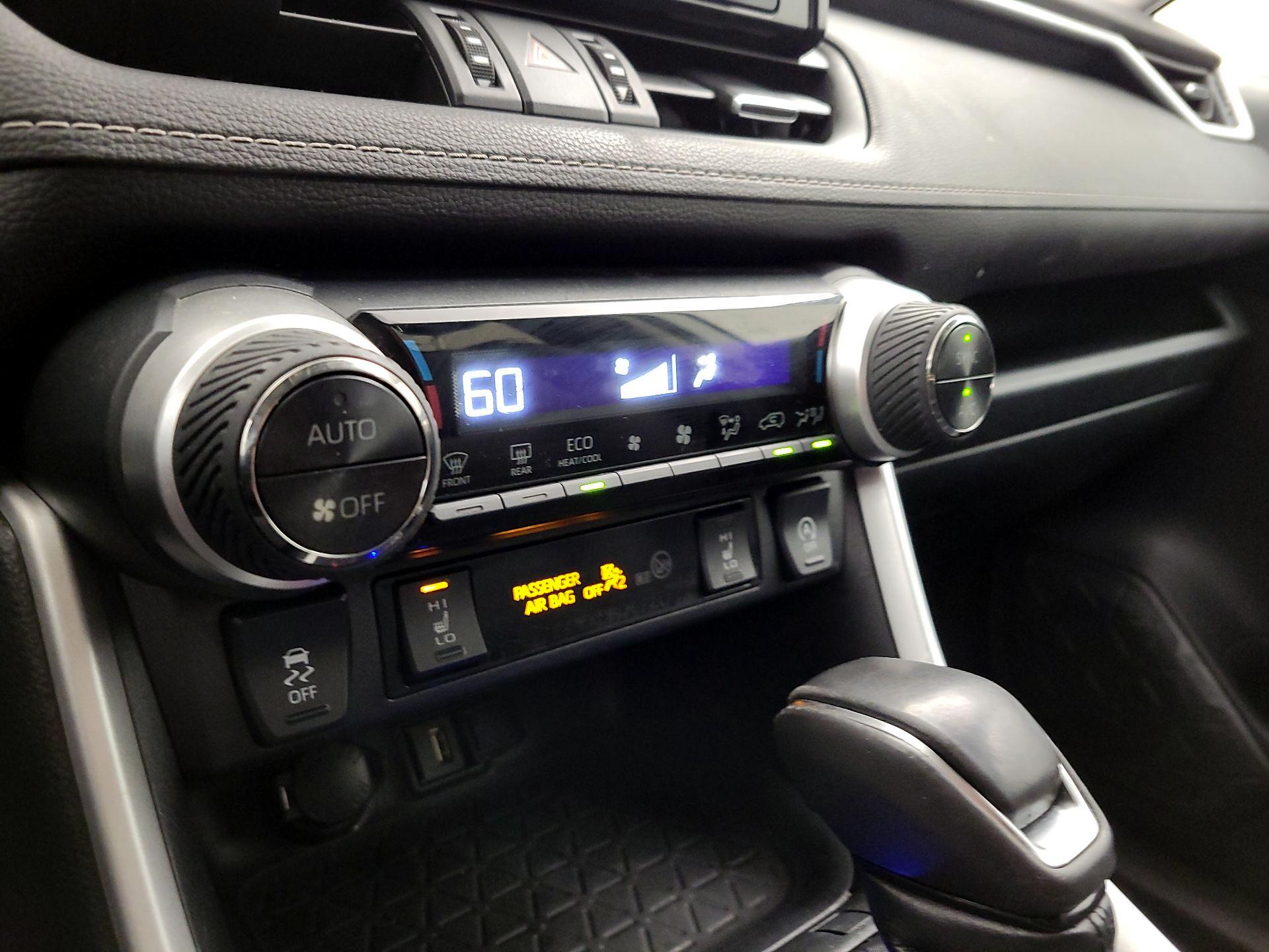 Thumbnail: 2020 Toyota RAV4 - 16