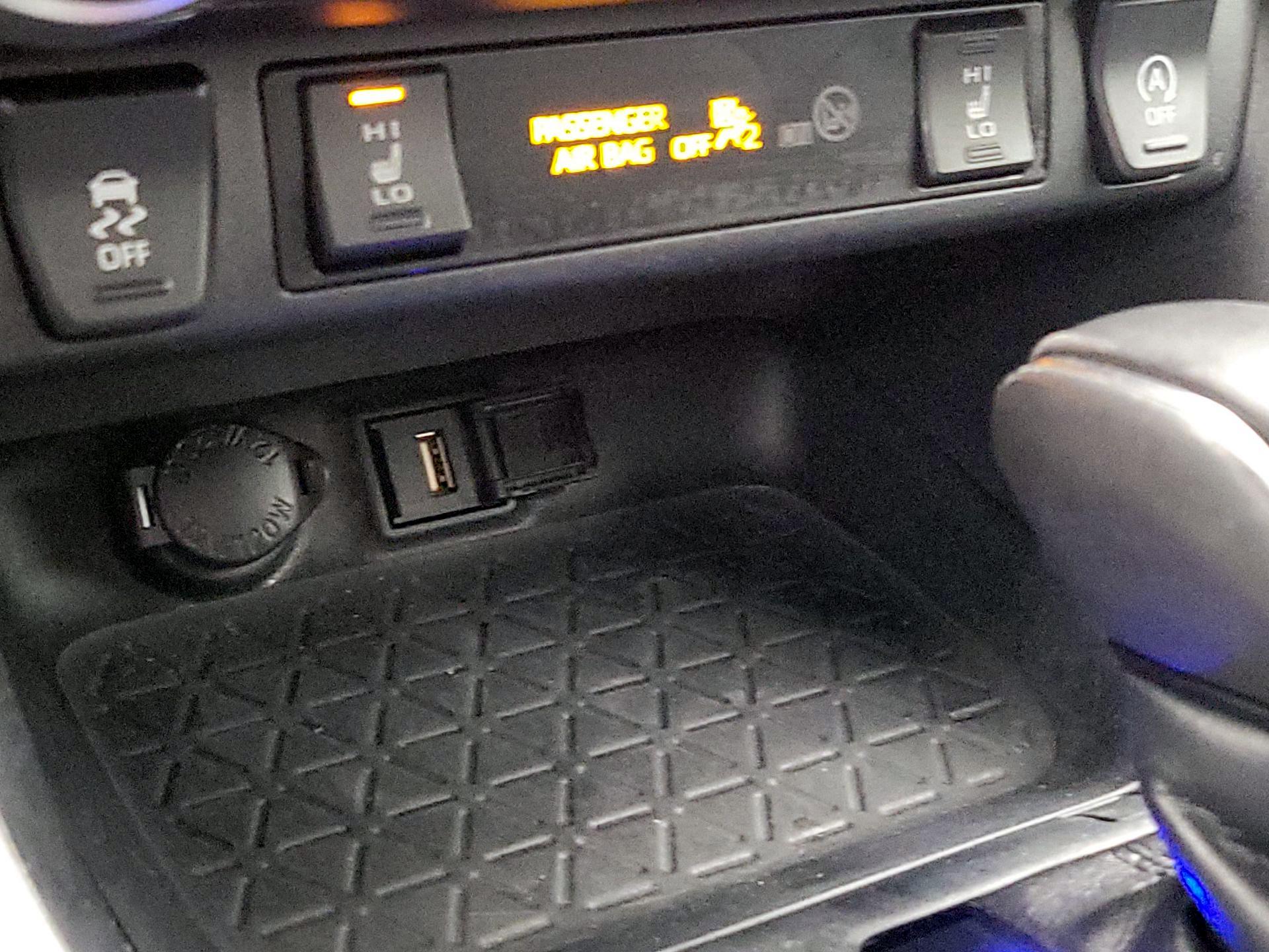 Thumbnail: 2020 Toyota RAV4 - 18