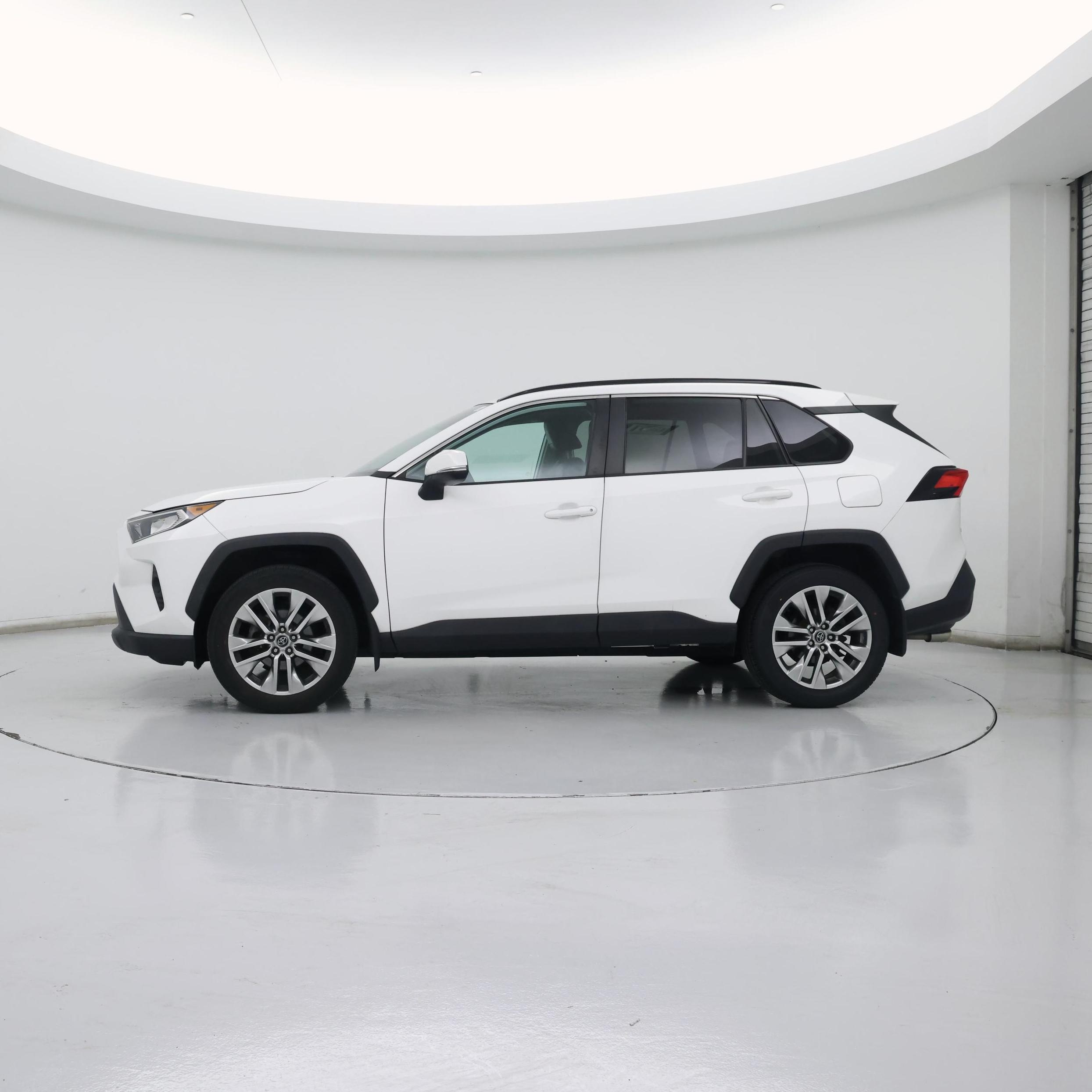 Thumbnail: 2020 Toyota RAV4 - 3