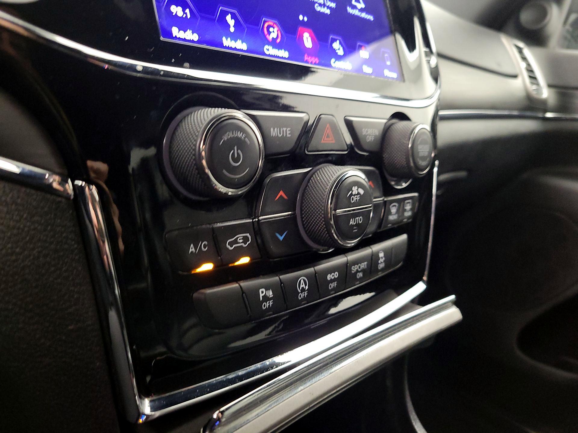 Thumbnail: 2019 Jeep Grand Cherokee - 17