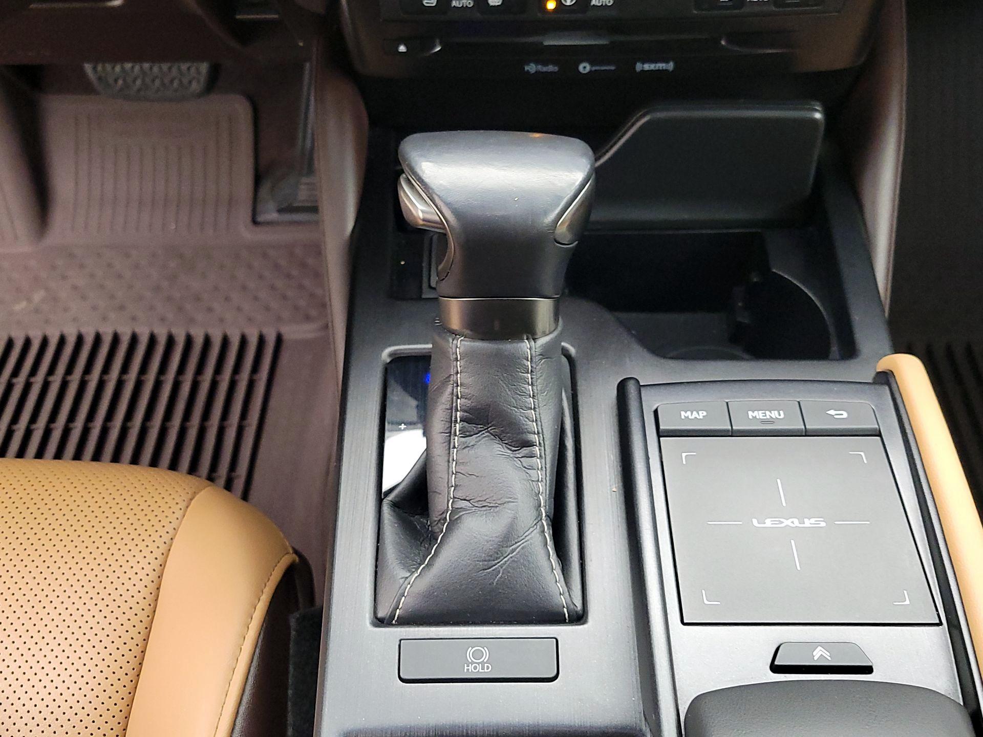 Thumbnail: 2020 Lexus ES - 18