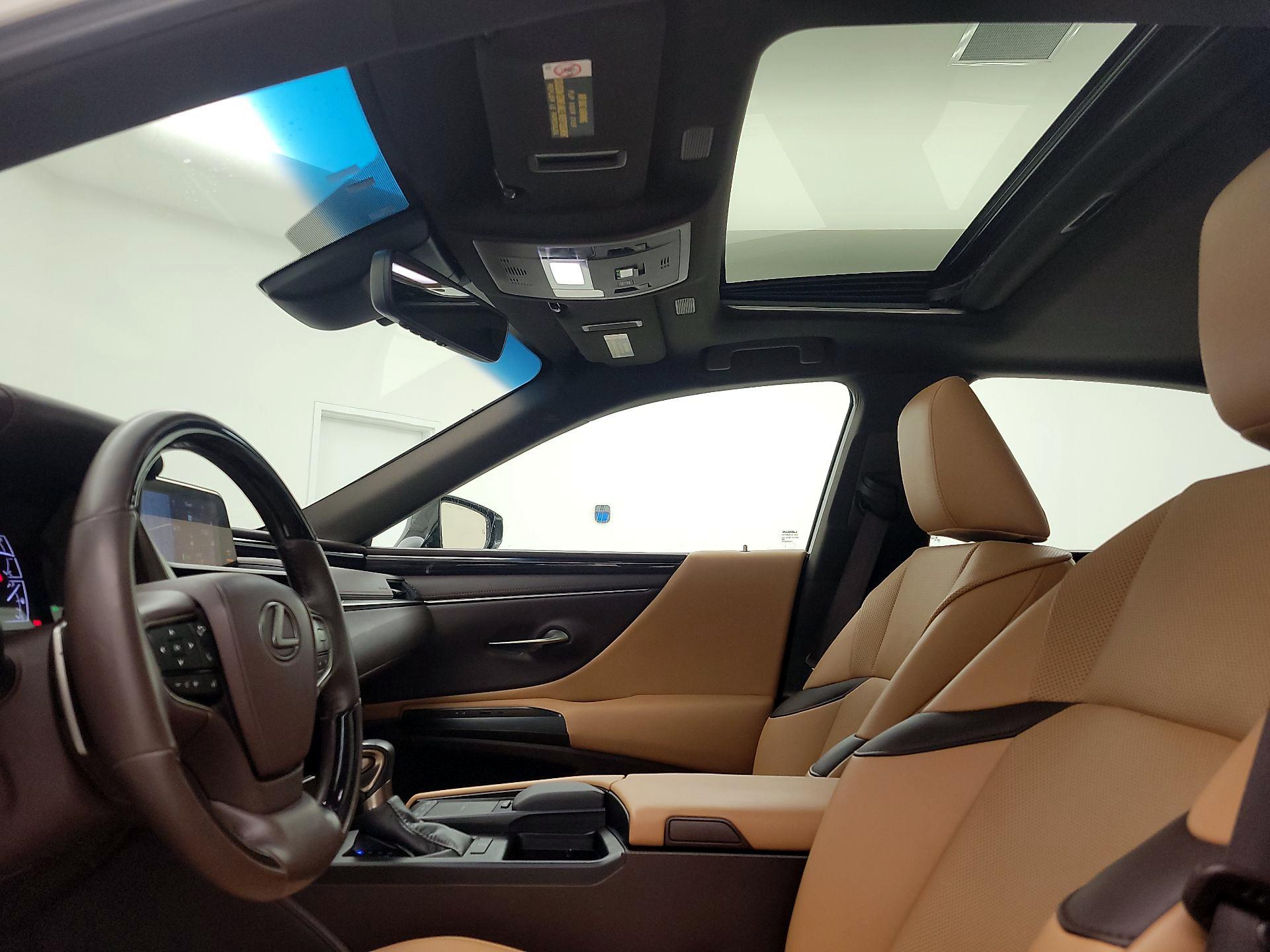 Thumbnail: 2020 Lexus ES - 20