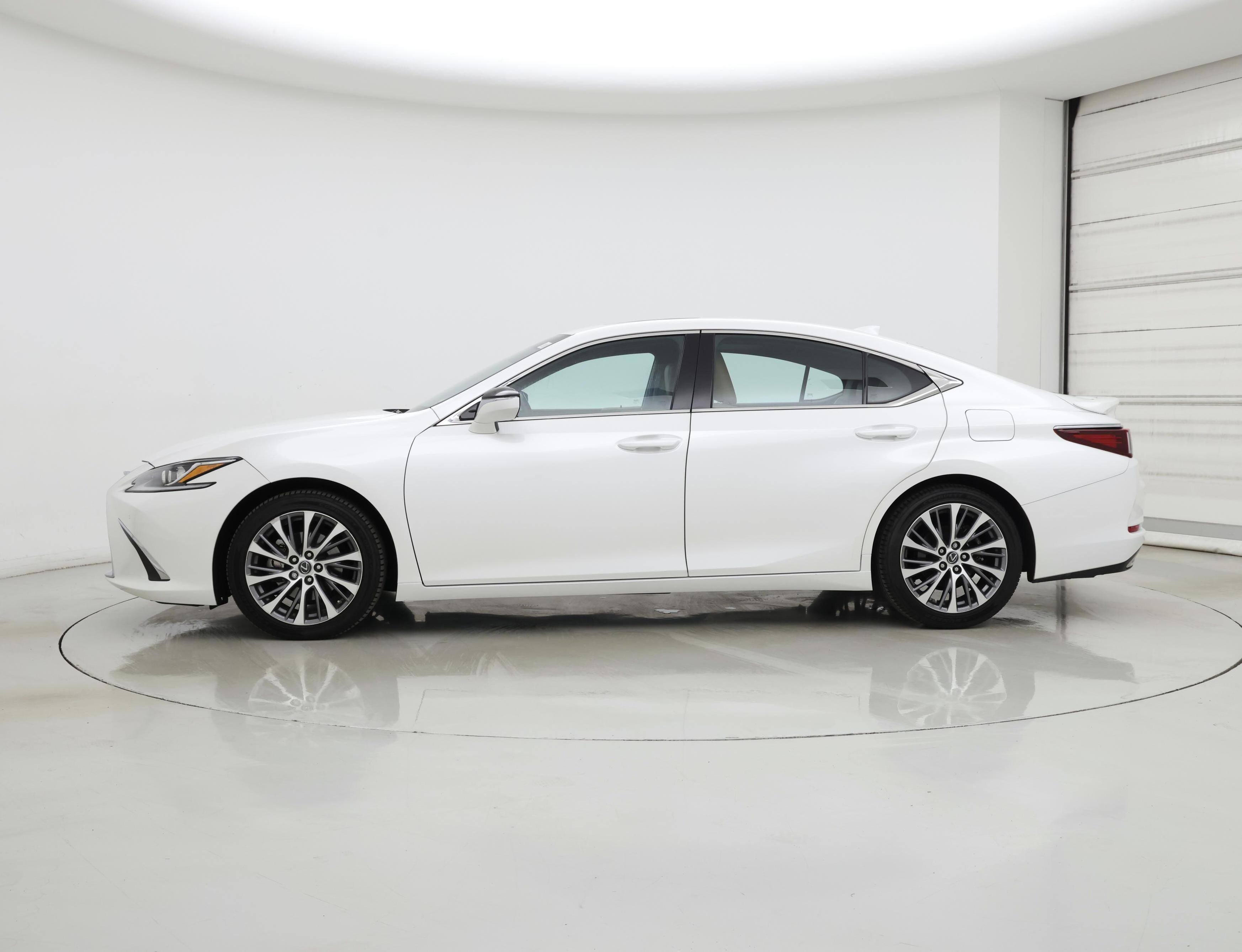 Thumbnail: 2020 Lexus ES - 3