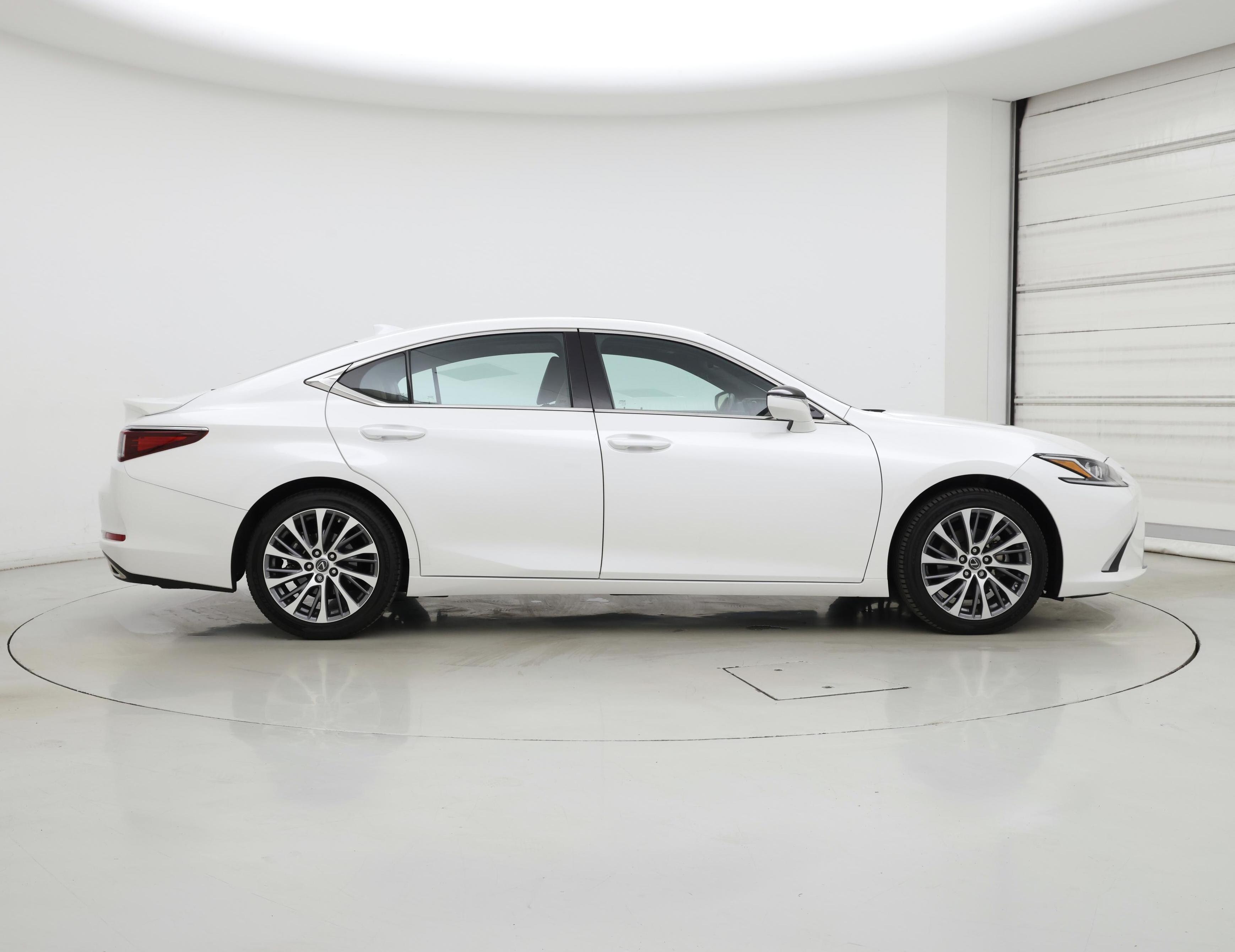 Thumbnail: 2020 Lexus ES - 7