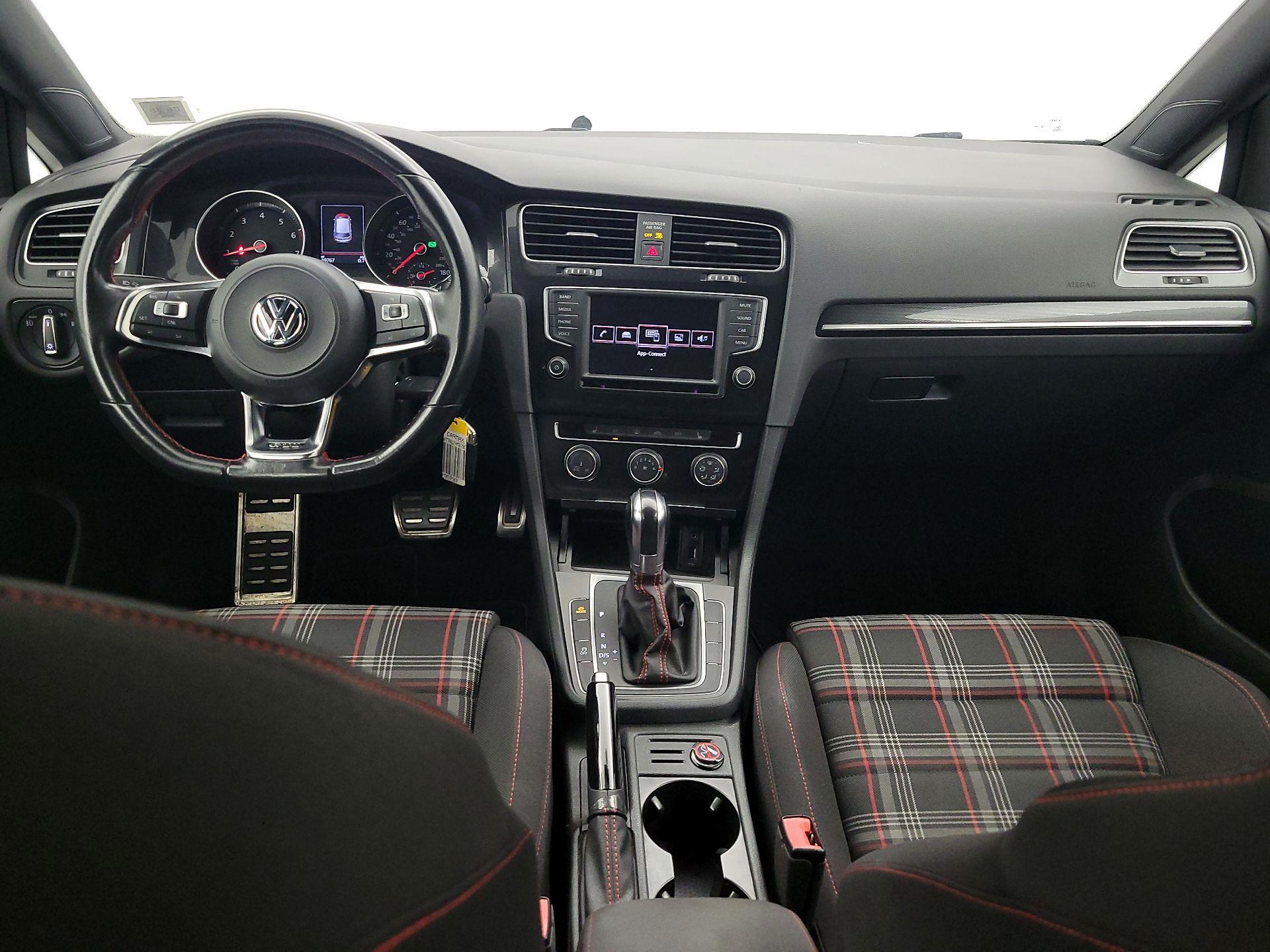 Thumbnail: 2017 Volkswagen Golf - 9