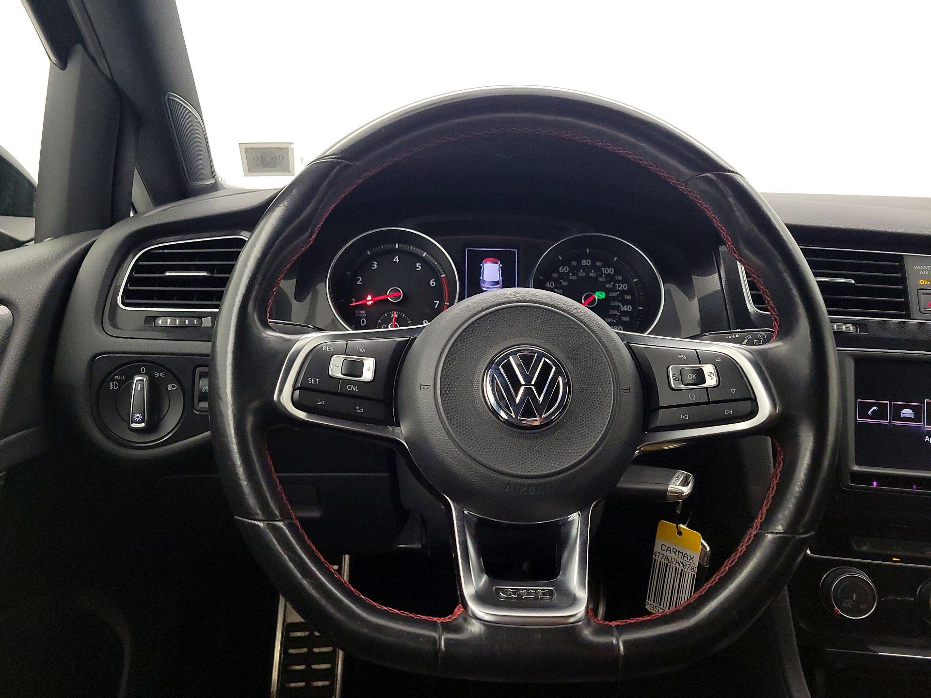 Thumbnail: 2017 Volkswagen Golf - 10